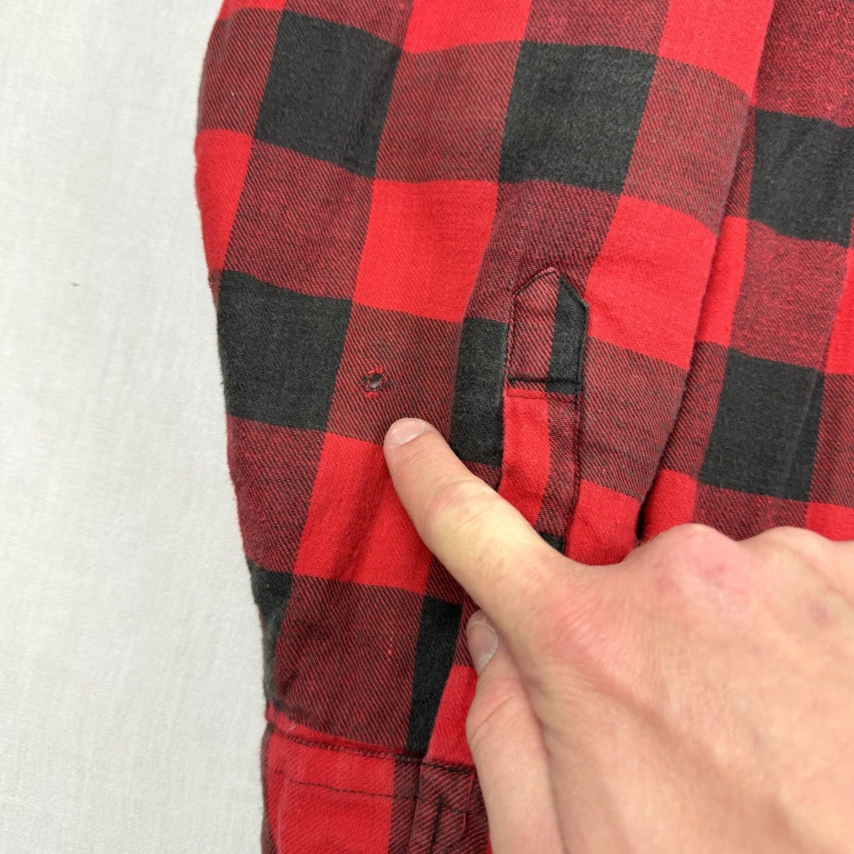 Arrow VINTAGE Arrow Sportswear Quilted Flannel Button-Up Shirt Adult Large Red Plaid Mens 90s Camping Hunting Arrow Shirt Regular Fit Size US L / EU 52-54 / 3 - 4 Thumbnail