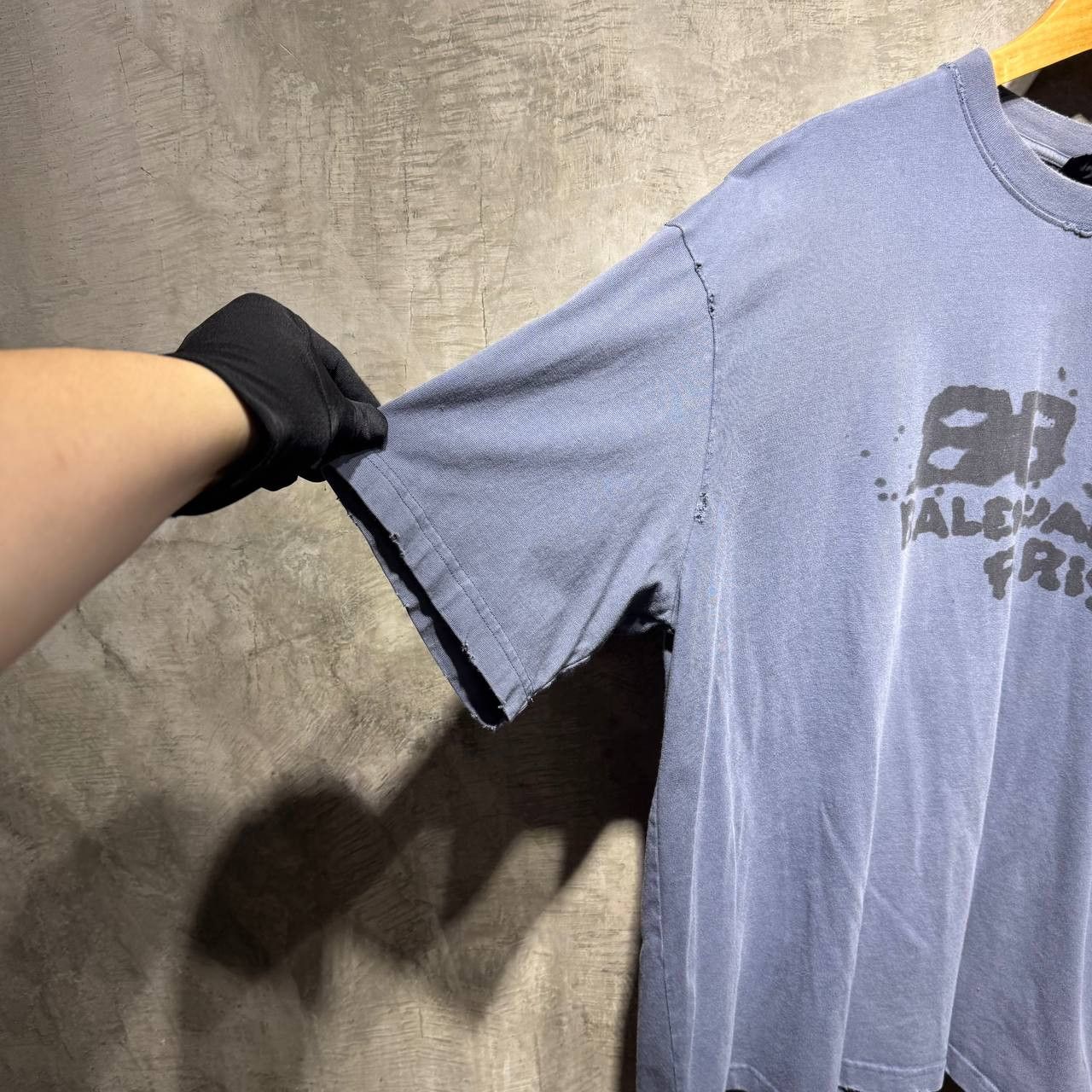 Balenciaga Balenciaga Back Bleed BB logo distressed tee Size US XL / EU 56 / 4 - 4 Thumbnail