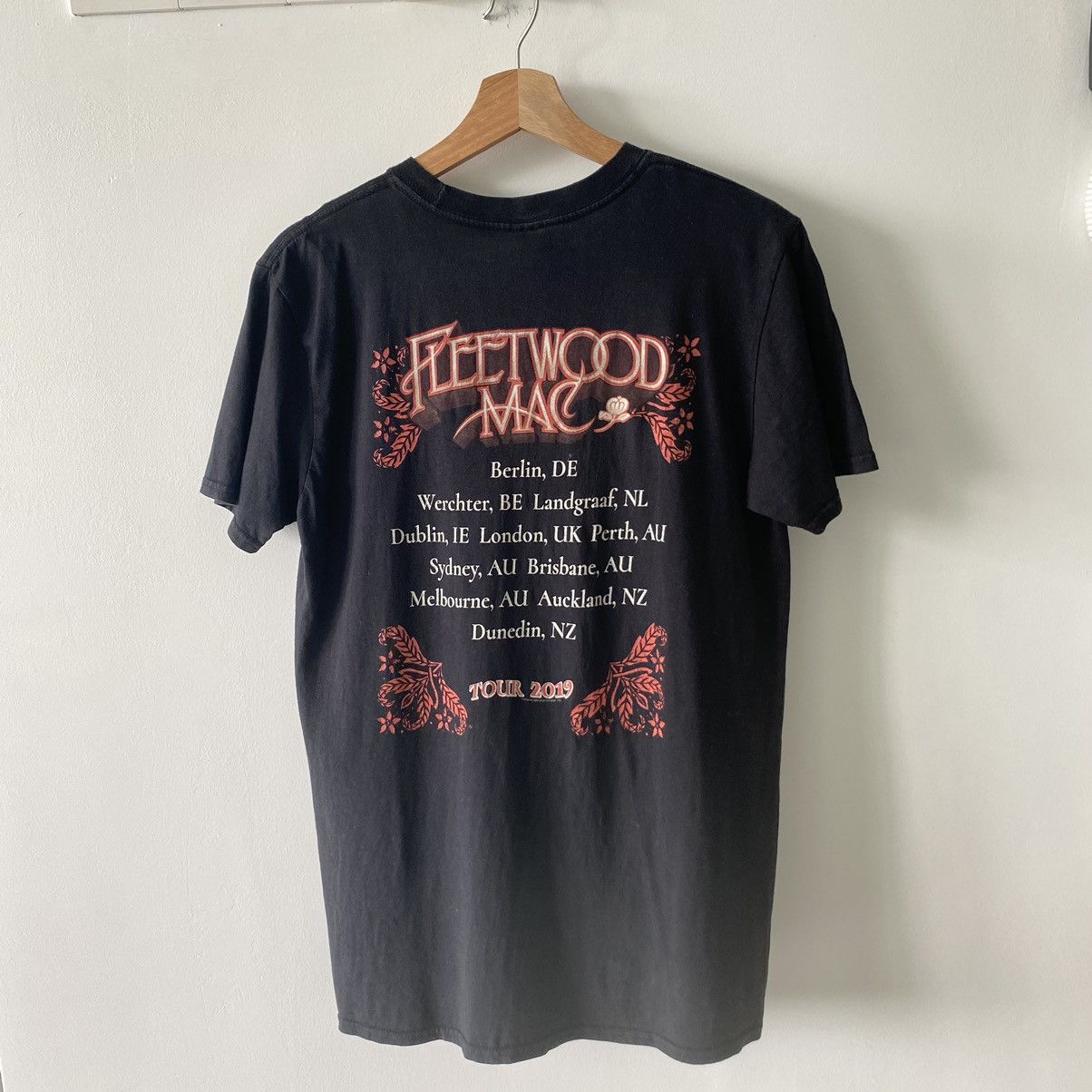 Band Tees Vintage Faded Fleetwood Mac Rock Band ERD GRUNGE THRASHED T Size US M / EU 48-50 / 2 - 3 Thumbnail