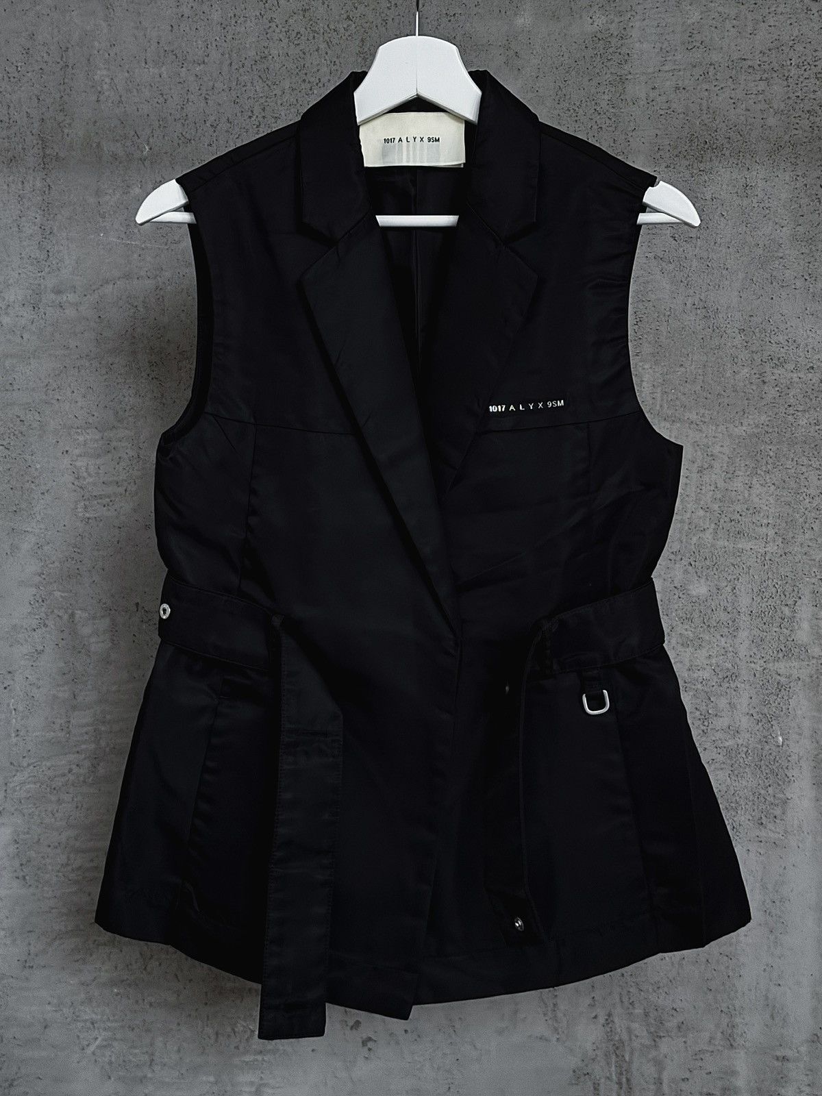 1017 ALYX 9SM 1017 ALYX 9SM - Tailoring Belted Vest Size M / US 6-8 / IT 42-44 - 1 Thumbnail