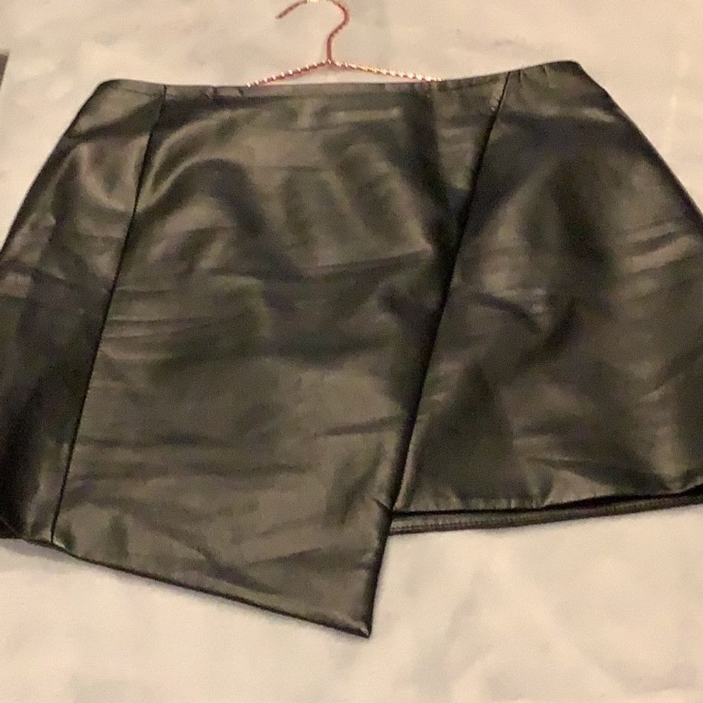 Ted Baker Ted Baker black short leather look skirt Size 8 Size 27" / US 4 / IT 40 - 4 Thumbnail