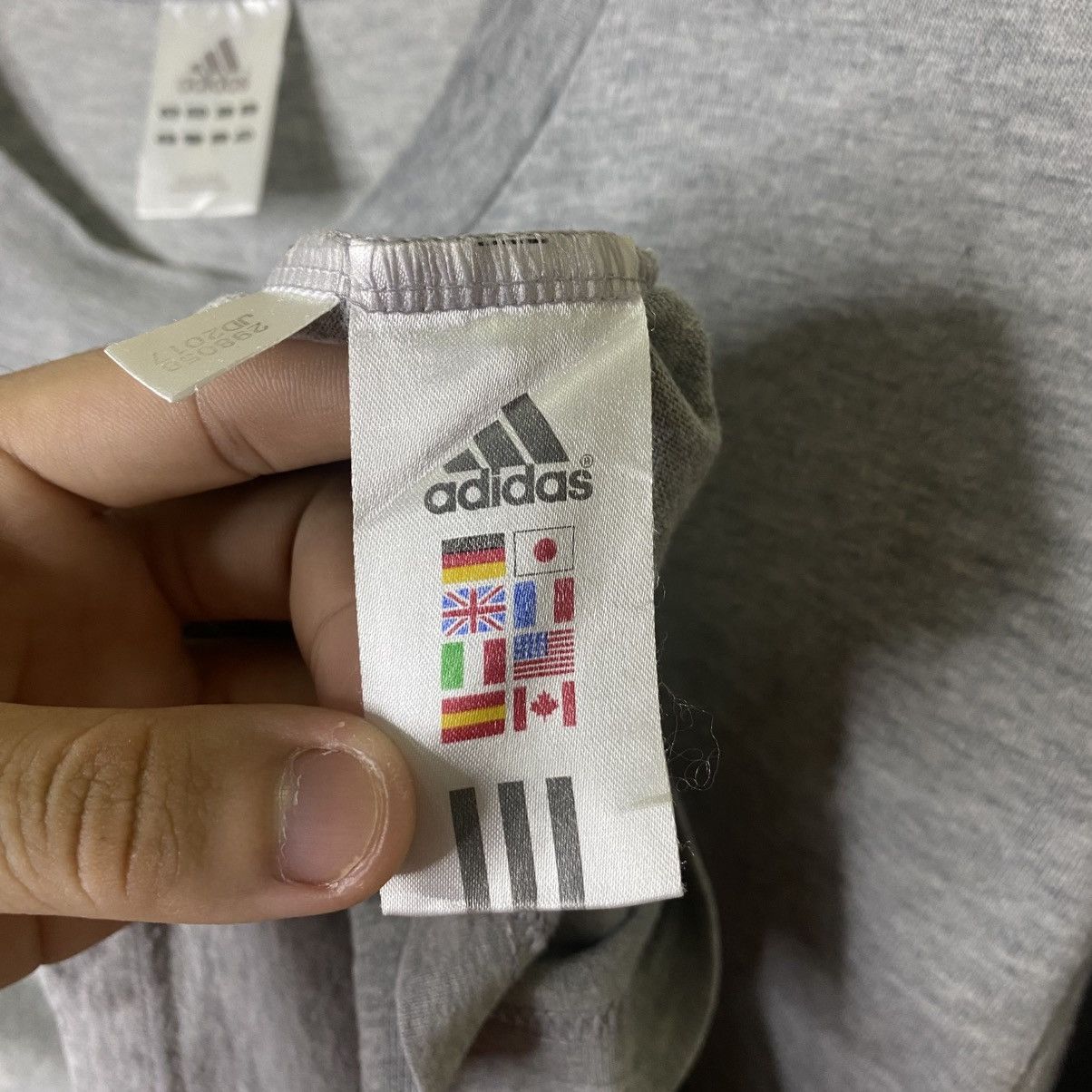 Adidas Vintage 2003 Adidas Exceeding Limits T Shirt Size US L / EU 52-54 / 3 - 6 Thumbnail