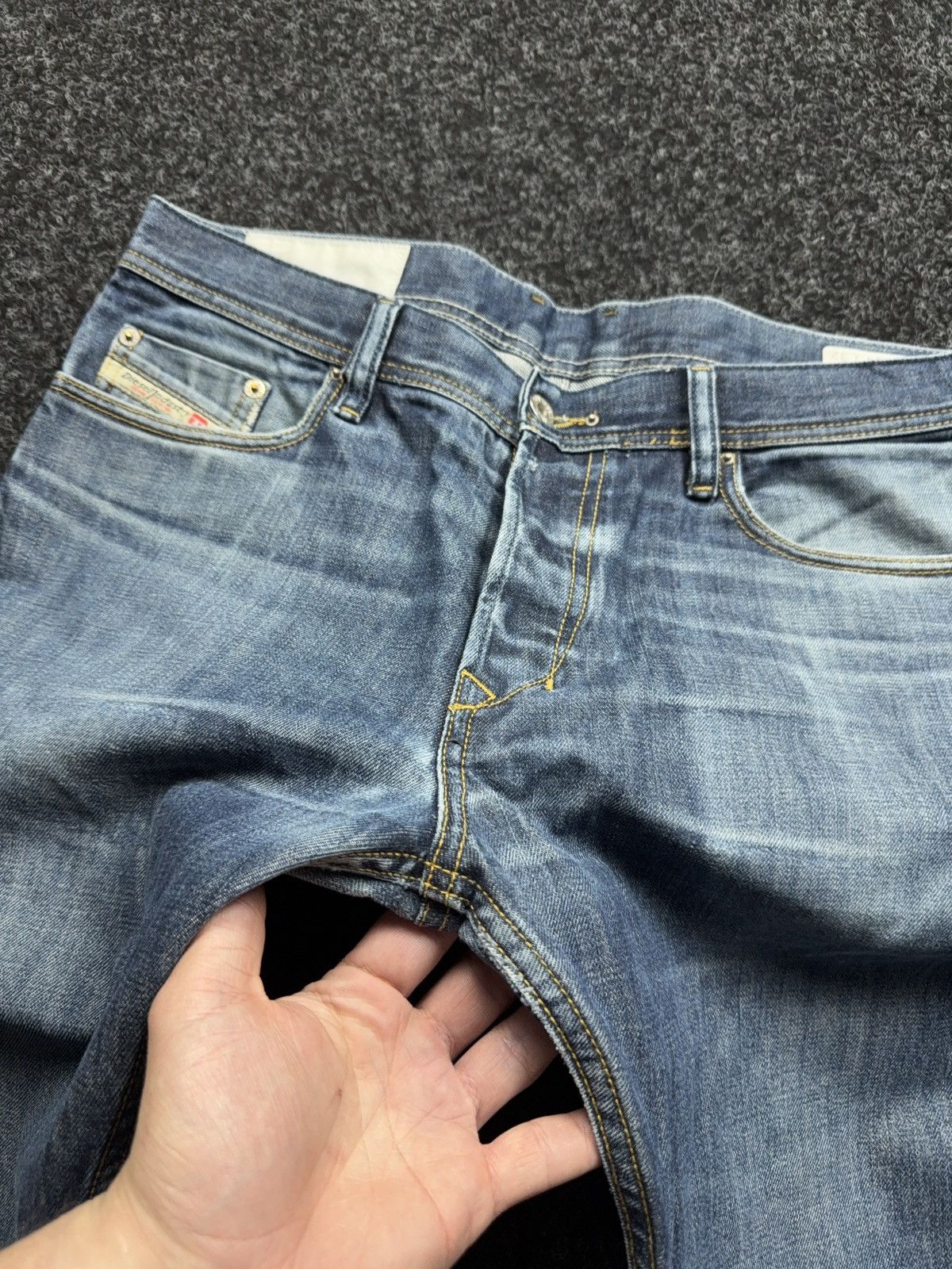 Diesel 00s Diesel Distressed Tepphar Slim Carrot Light Wash Jeans Size US 34 / EU 50 - 8 Thumbnail