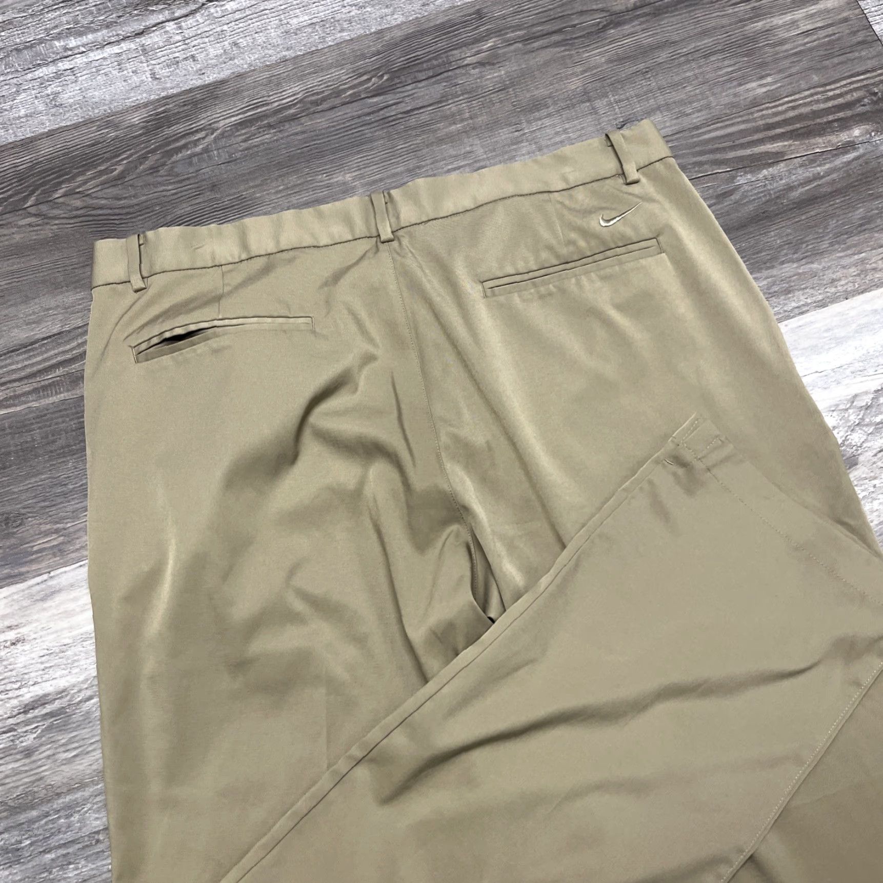 Nike Nike Golf Pants Mens 36 x 32 Pleated Chino Performance Stretch Slacks Black Brown Blue Navy Size US 36 / EU 52 - 4 Thumbnail