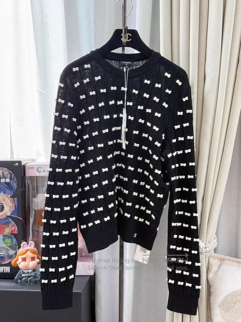Chanel Chanel Knitted long-sleeved sweater with white bow Size S / US 4 / IT 40 - 1 Thumbnail