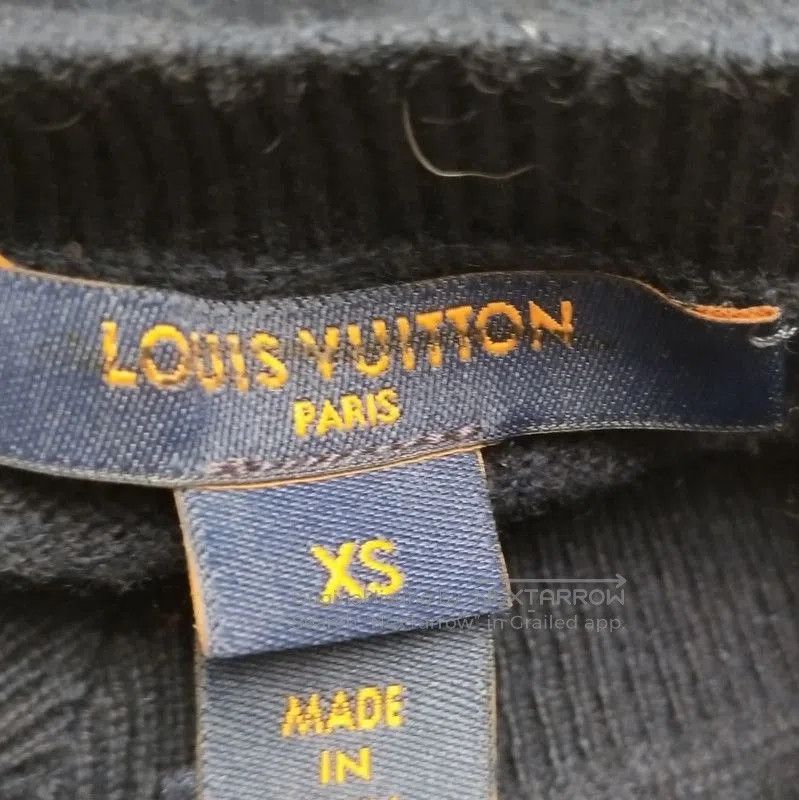 Louis Vuitton Louis Vuitton Cashmere V-Neck Knitwear in Navy. Size US XS / EU 42 / 0 - 4 Thumbnail