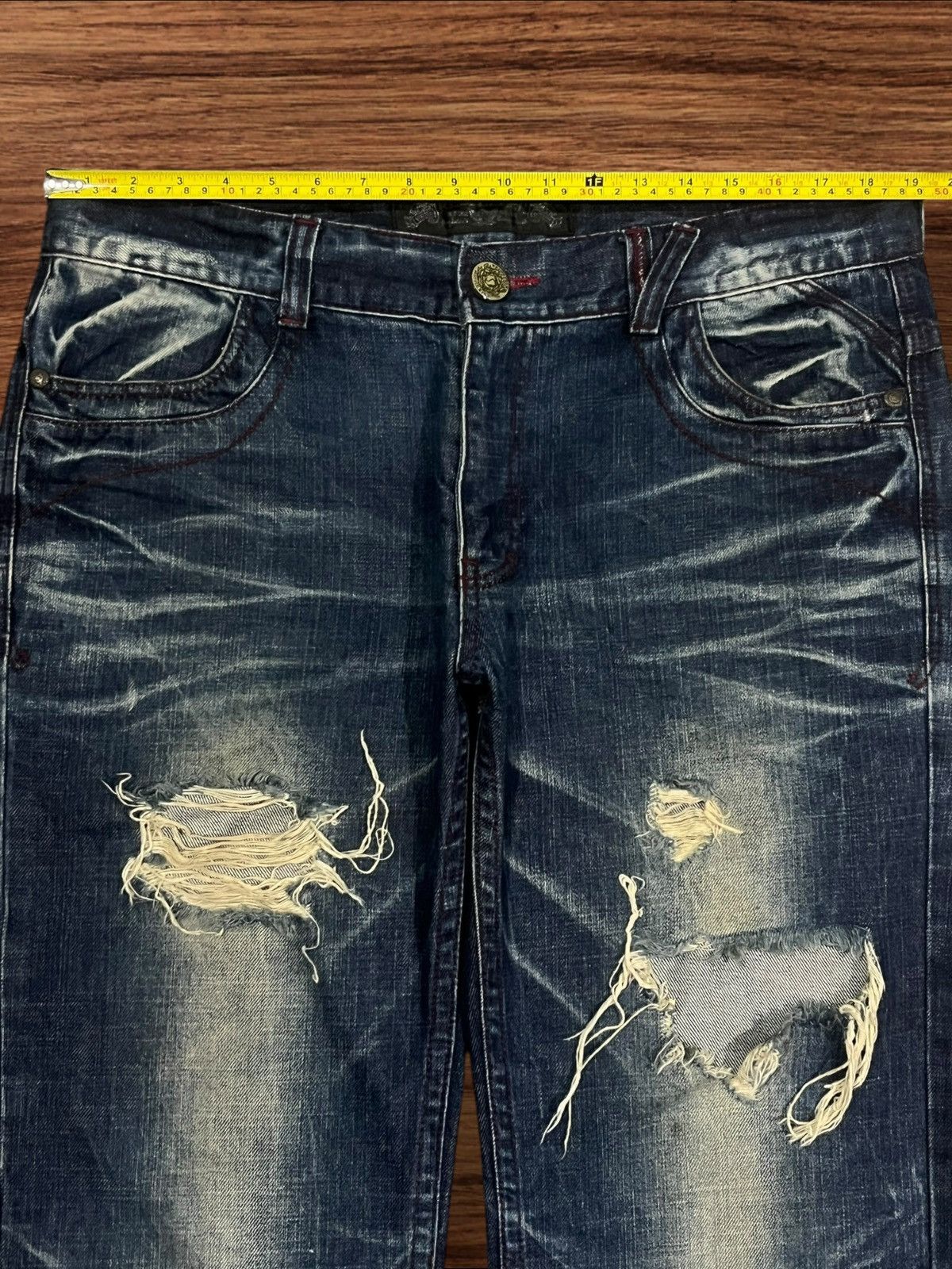 Le Grande Bleu (L.G.B.) Japanese Red & Pepper Slogan Red lips Embroidered Fade Jeans Size US 34 / EU 50 - 12 Thumbnail