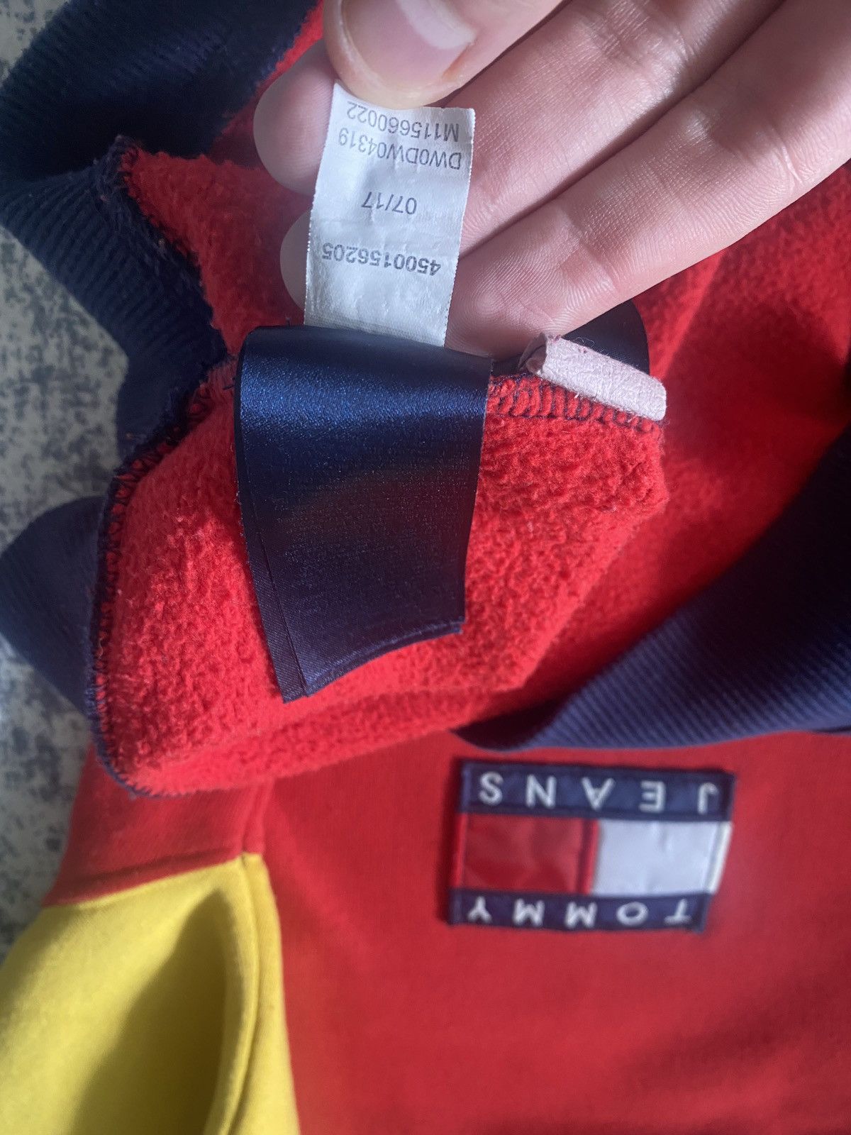 Tommy Hilfiger Tommy hilfiger with big logo on sleeve vintage style Size US L / EU 52-54 / 3 - 4 Thumbnail