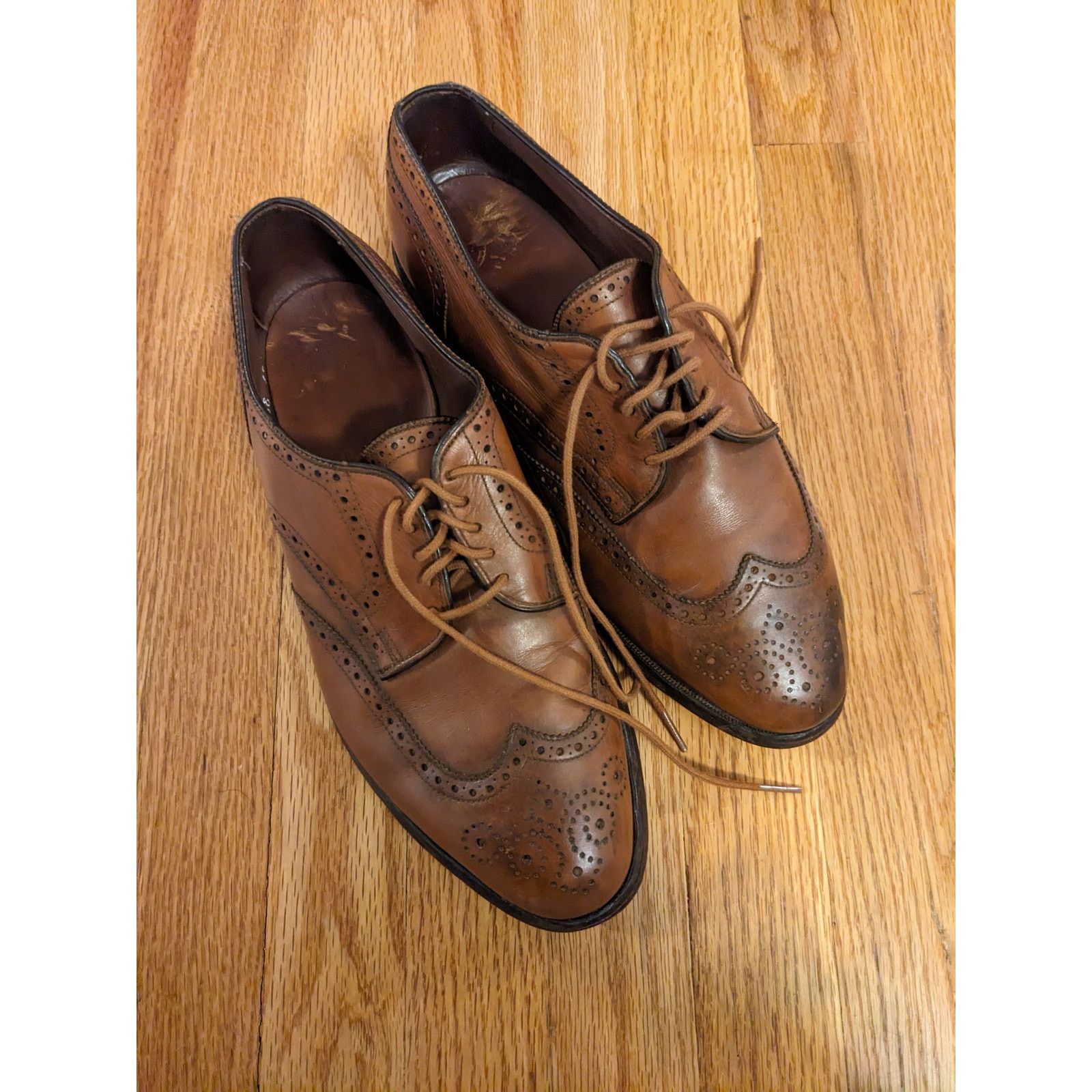 Allen Edmonds Allen Edmonds Dress Shoes Size US 9.5 / EU 42-43 - 1 Thumbnail