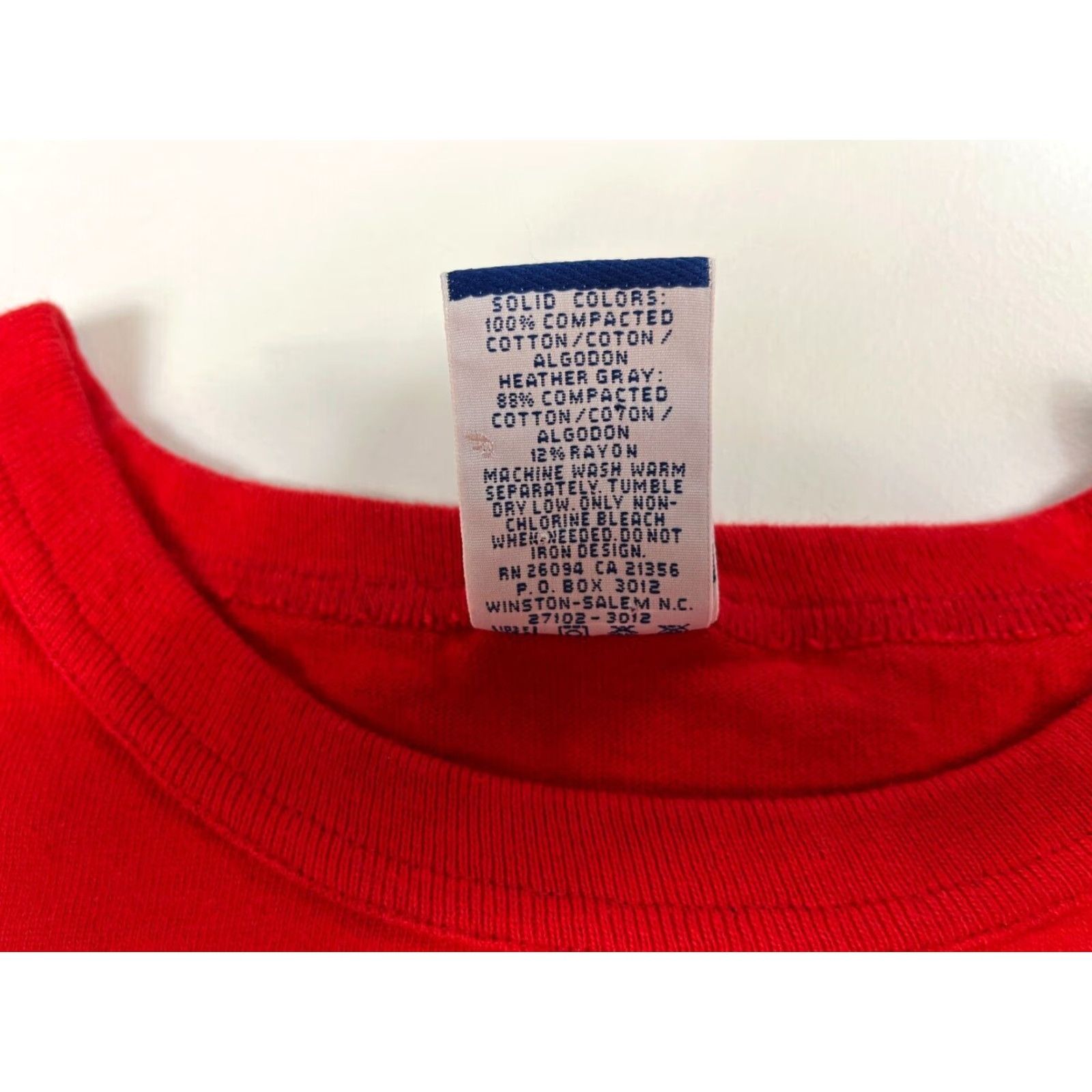 Champion VINTAGE Champion Chicago Bulls T-Shirt Mens 2XL Red 90s USA Cotton Short Sleeve Crew Neck NBA Shirt Size US XXL / EU 58 / 5 - 5 Thumbnail