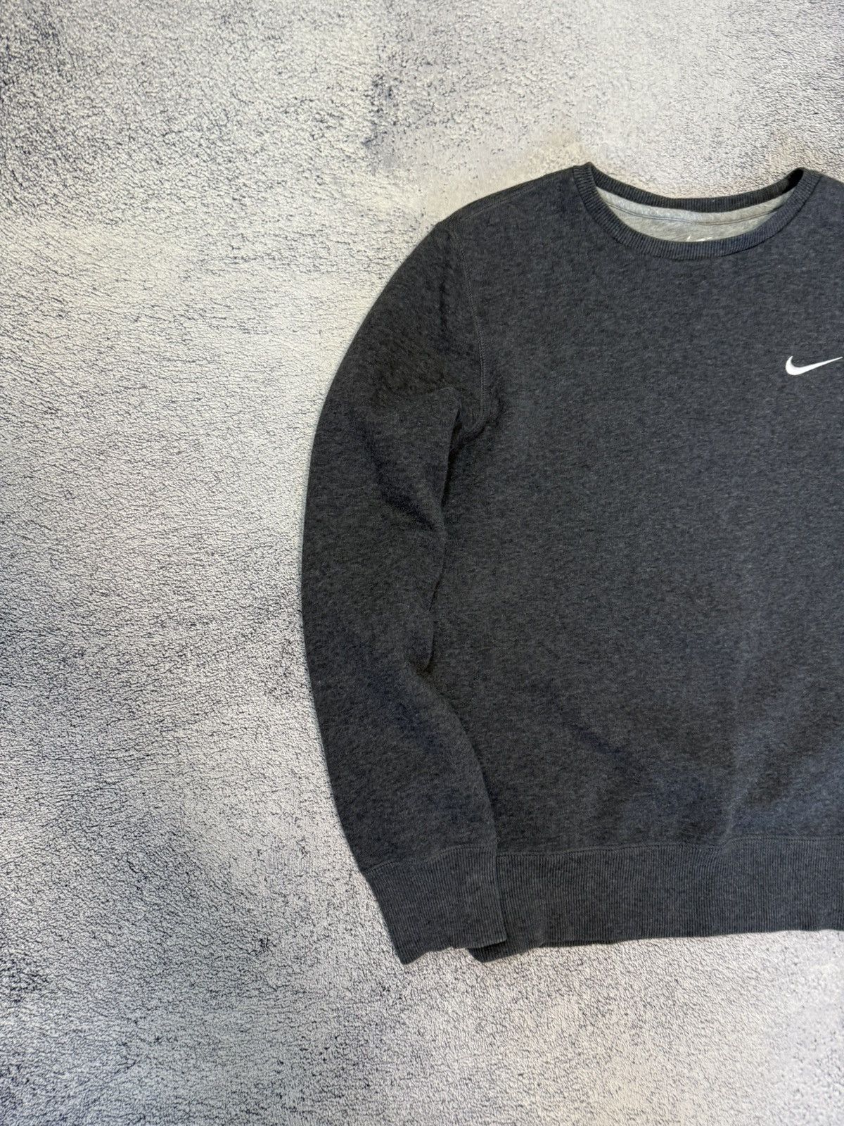 Nike Nike Men Grey Sweatshirt Swoosh Logo Crewneck Basic Pullover Size US M / EU 48-50 / 2 - 4 Thumbnail