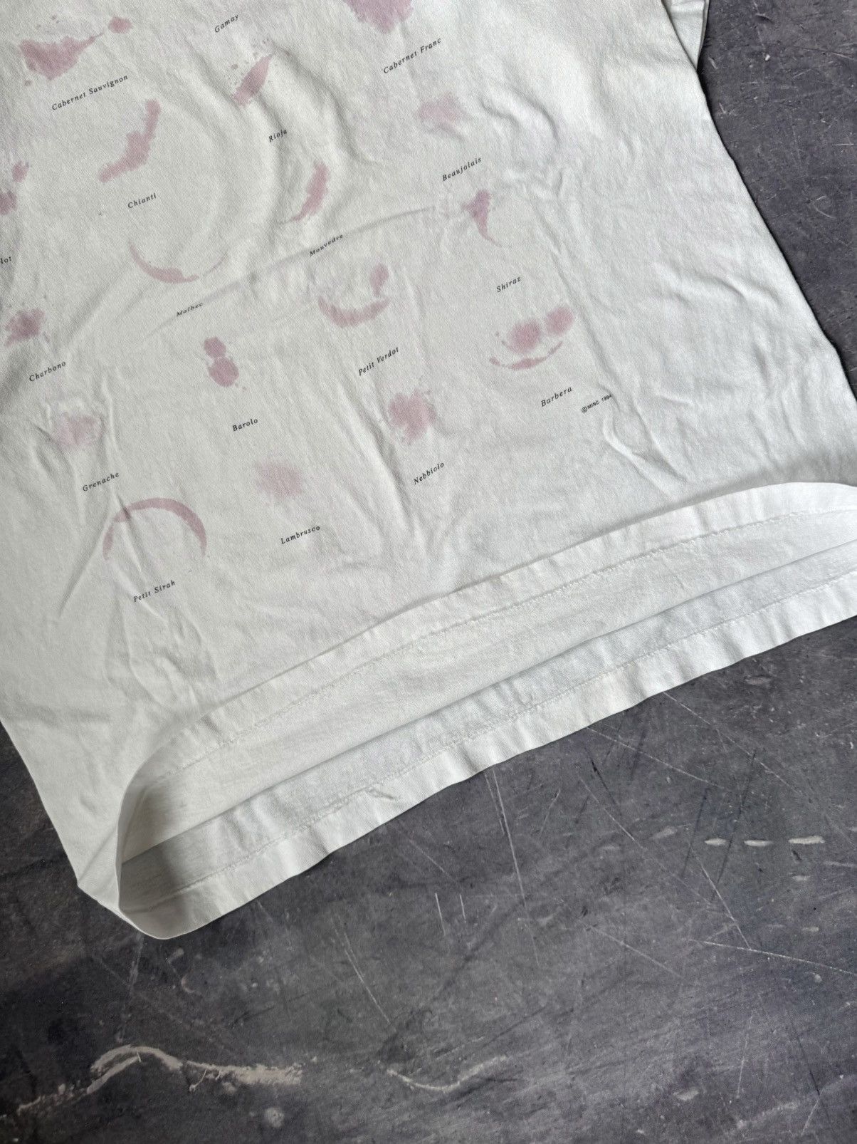 Vintage Vintage 90s Wine Stain T-Shirt (XL) Size US XL / EU 56 / 4 - 4 Thumbnail