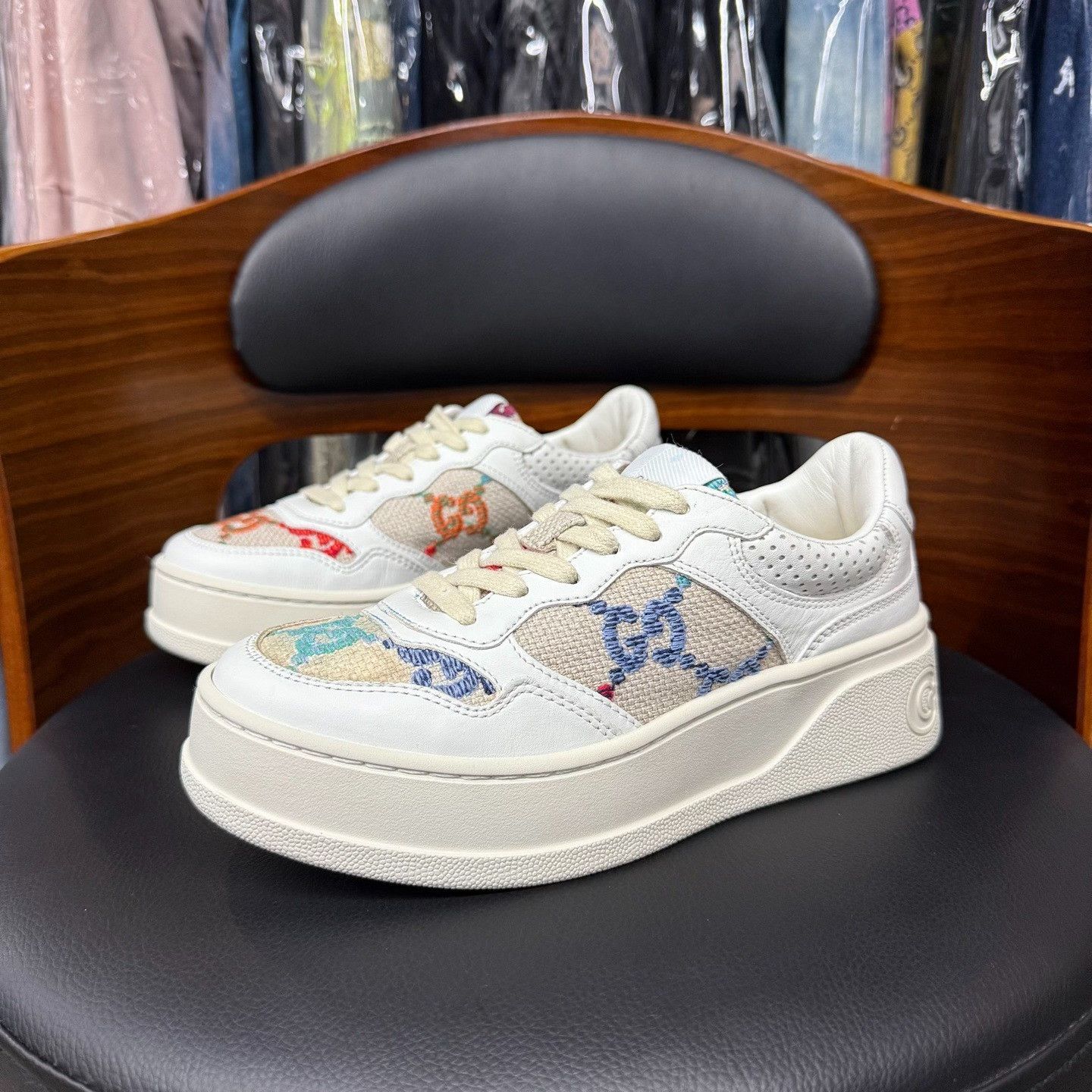 Gucci Gucci Embroidered White Lowtop Sneakers us_5 Women Size US 5 / IT 35 - 1 Thumbnail