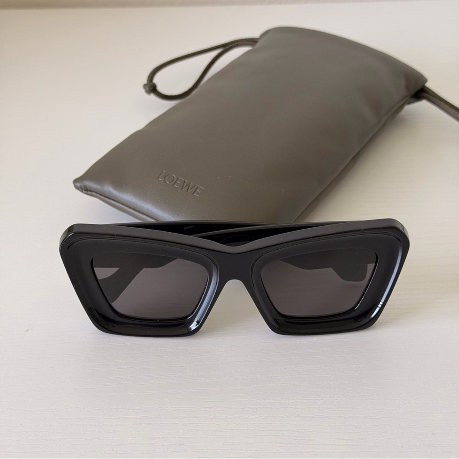 Loewe New! Loewe Black Sunglasses, LW40145I 01A, Authentic  display picture 3