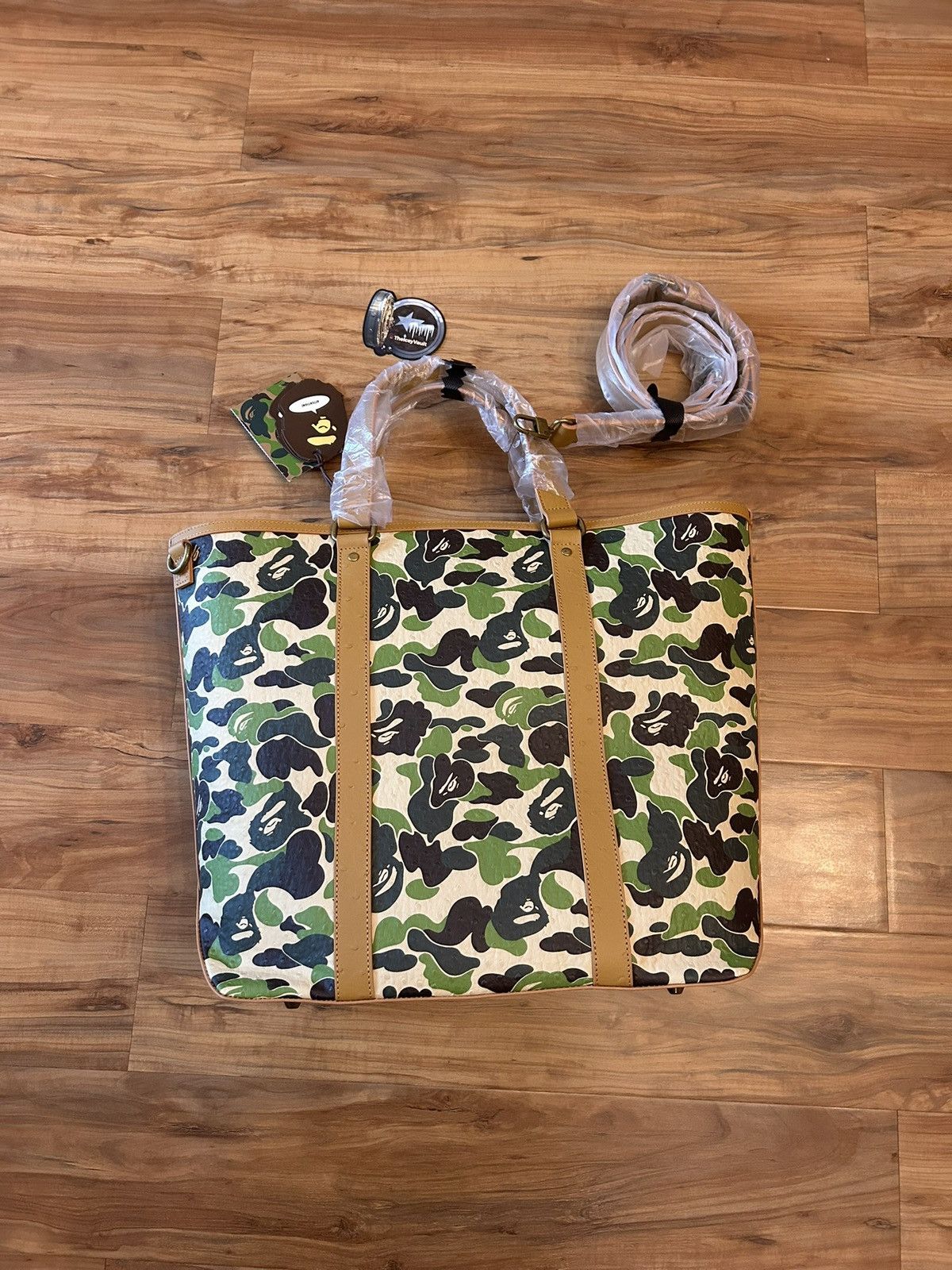 Bape NEW Bape Green ABC Camo PU Ostrich Leather Tote Bag Size ONE SIZE - 8 Thumbnail
