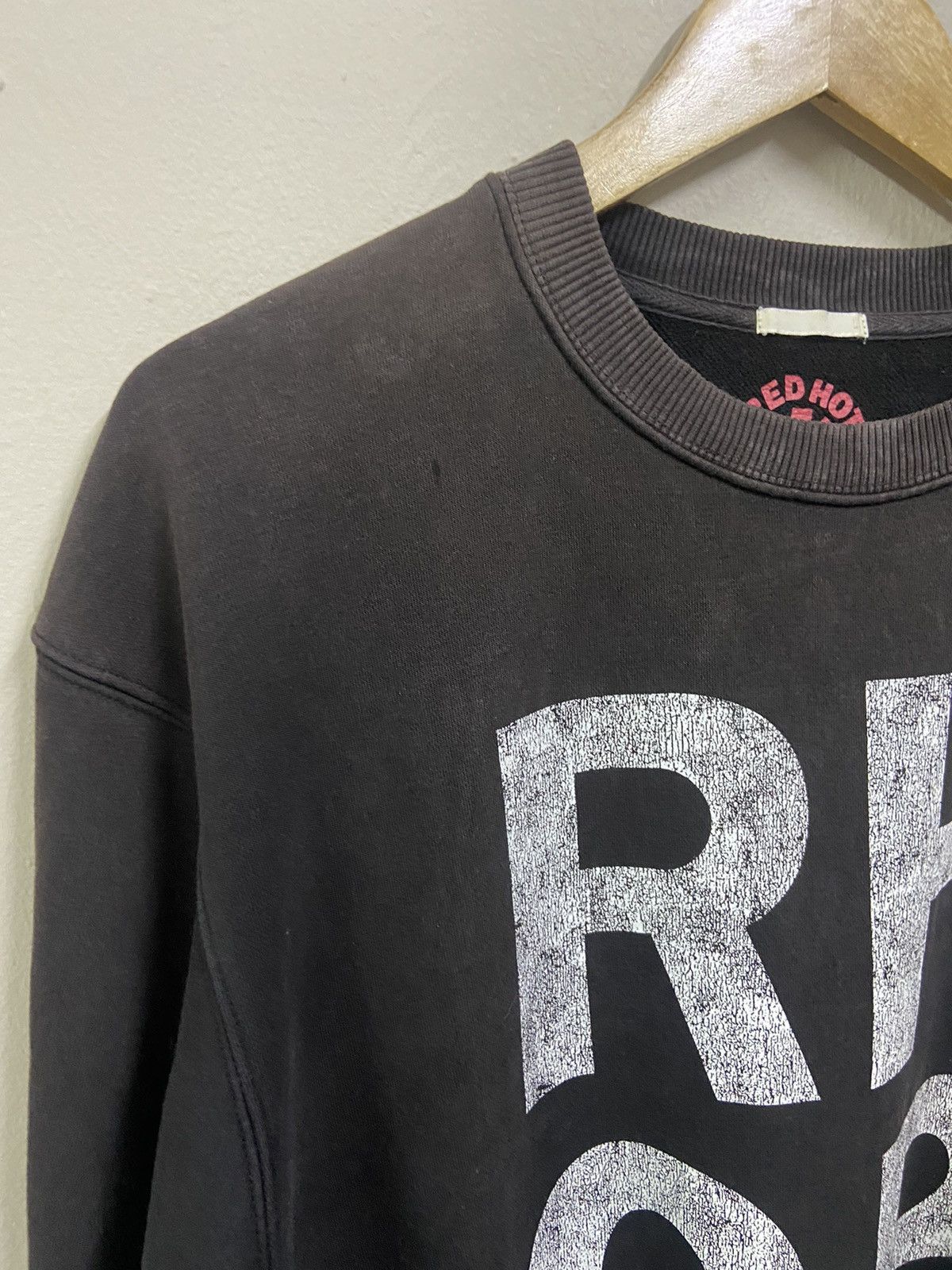 Band Tees × GU × Japanese Brand Red hot chili paper sweatshirts Size US L / EU 52-54 / 3 - 6 Thumbnail