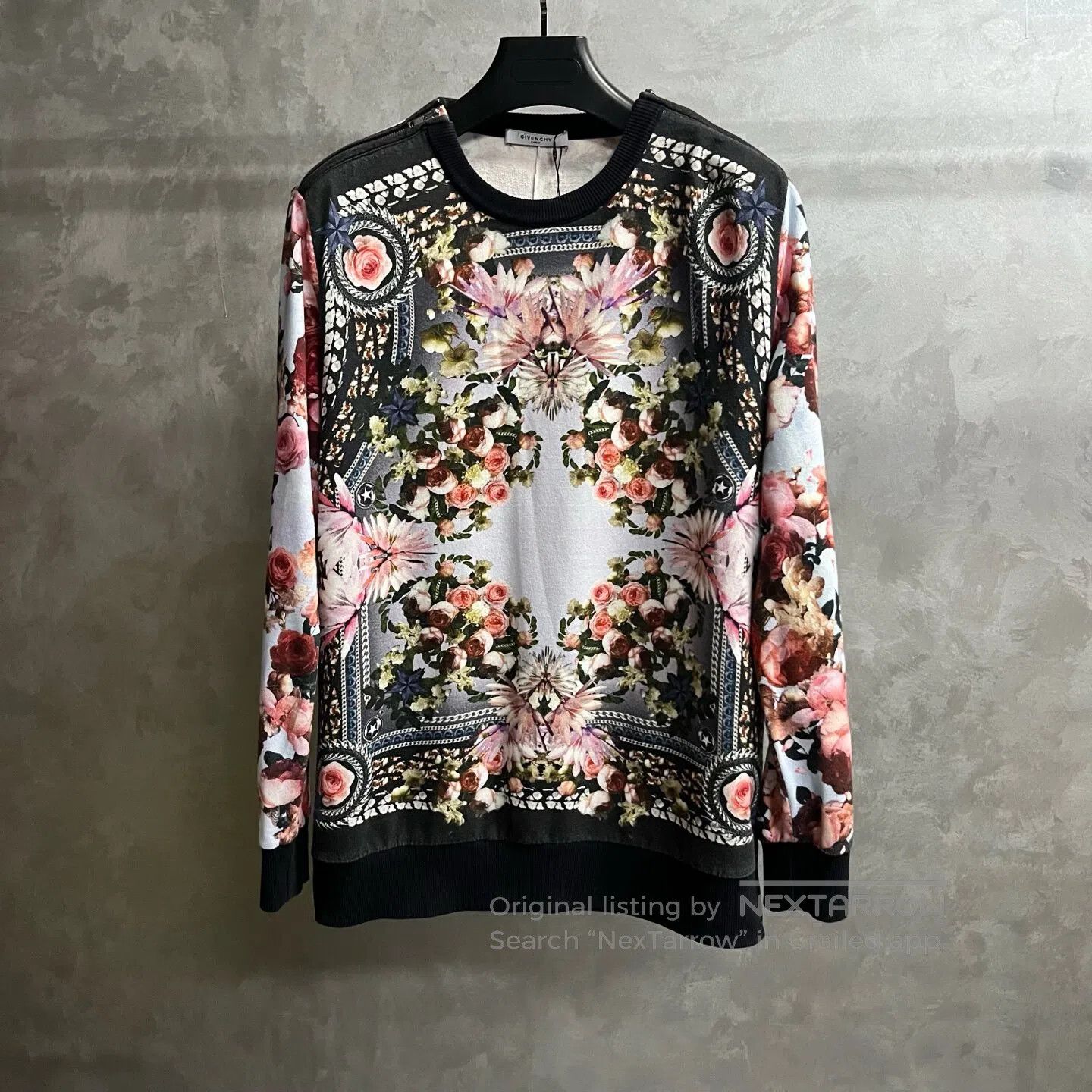 Givenchy Givenchy Printed diagonal zipper round-neck long-sleeve ho Size US S / EU 44-46 / 1 - 1 Thumbnail