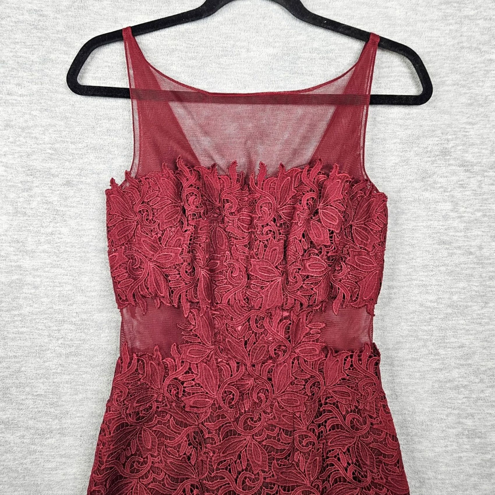Monique Lhuillier Monique Lhuillier Burgundy Lace Sheath Dress Short Sleeve Round Neck Zip Back Size 0 Womens Size XS / US 0-2 / IT 36-38 - 7 Thumbnail