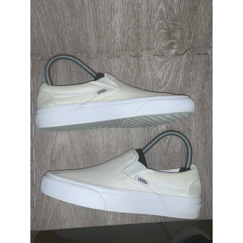 Vans Vans Classic Slip-On Unisex Shoes White Women's 6 Sneakers Size US 6 / IT 36 - 4 Thumbnail