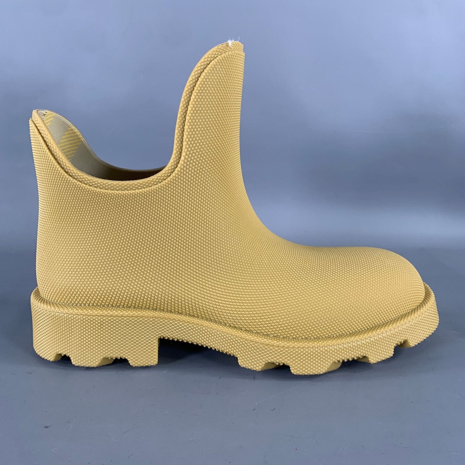Burberry BURBERRY Size 10 Camel Pebble Grain Rubber Ankle Boots Size US 10 / EU 43 - 2 Thumbnail