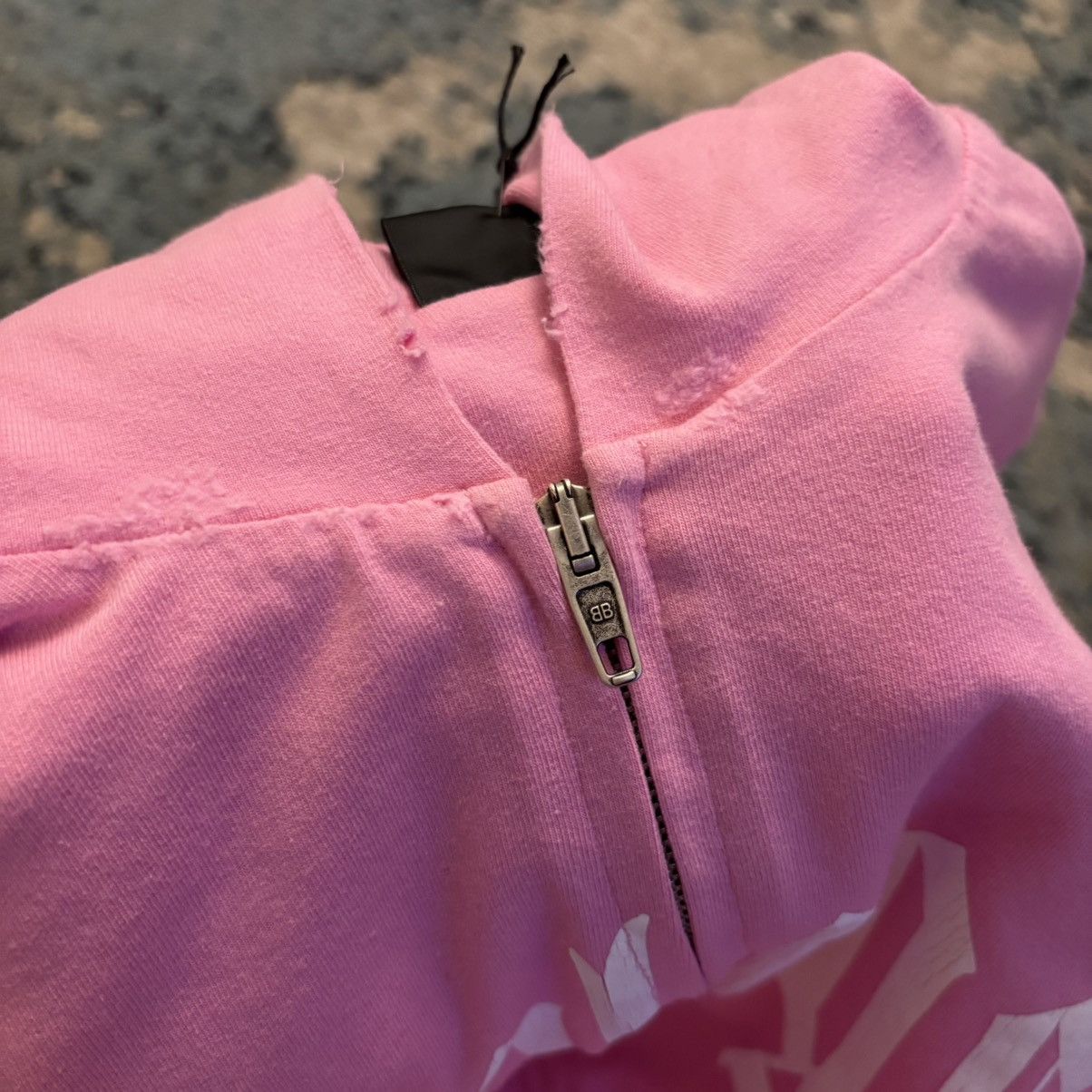Balenciaga Balenciaga No Logo Pink Distressed Hoodie Size XS Brand New Size US XS / EU 42 / 0 - 4 Thumbnail