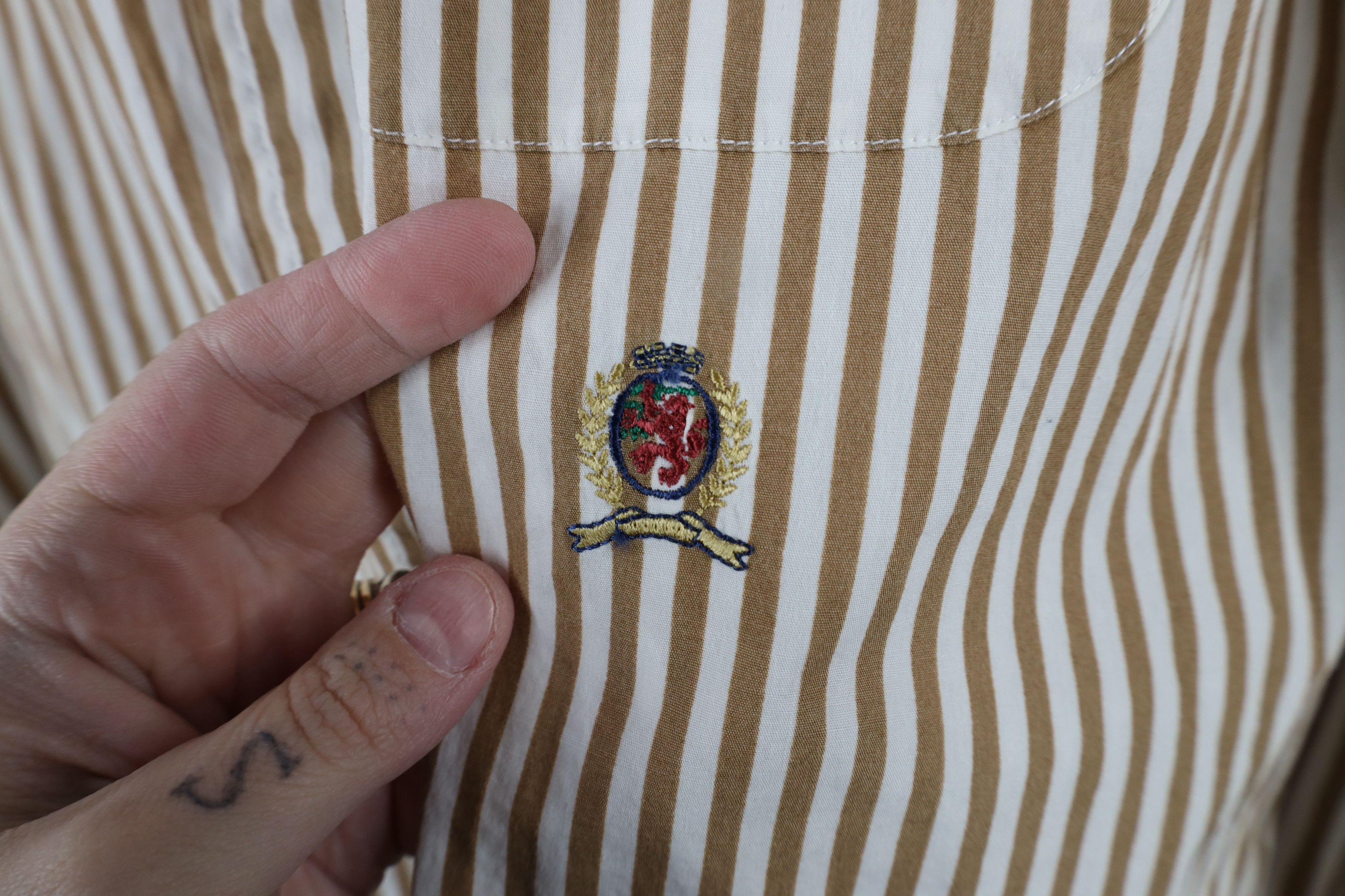 Tommy Hilfiger Vintage 90s Tommy Hilfiger Collared Button Down Shirt Cotton Size US XL / EU 56 / 4 - 4 Thumbnail