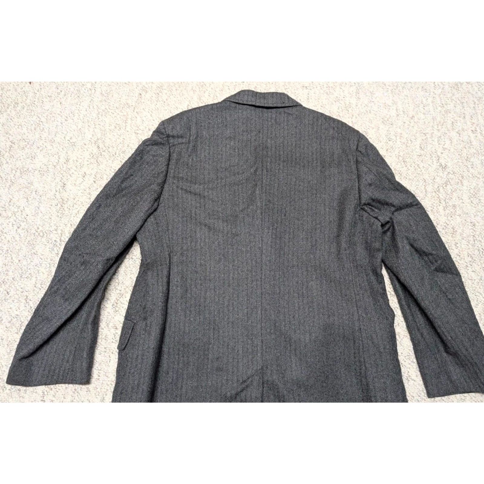 Vintage VINTAGE Cheshire Overcoat Coat Men Regular L Tweed Donegal Wool Herringbone Gray Black 44 Chest 47 Length 19 Shoulders 27 Arms Button Classic Fit Size US L / EU 52-54 / 3 - 5 Thumbnail