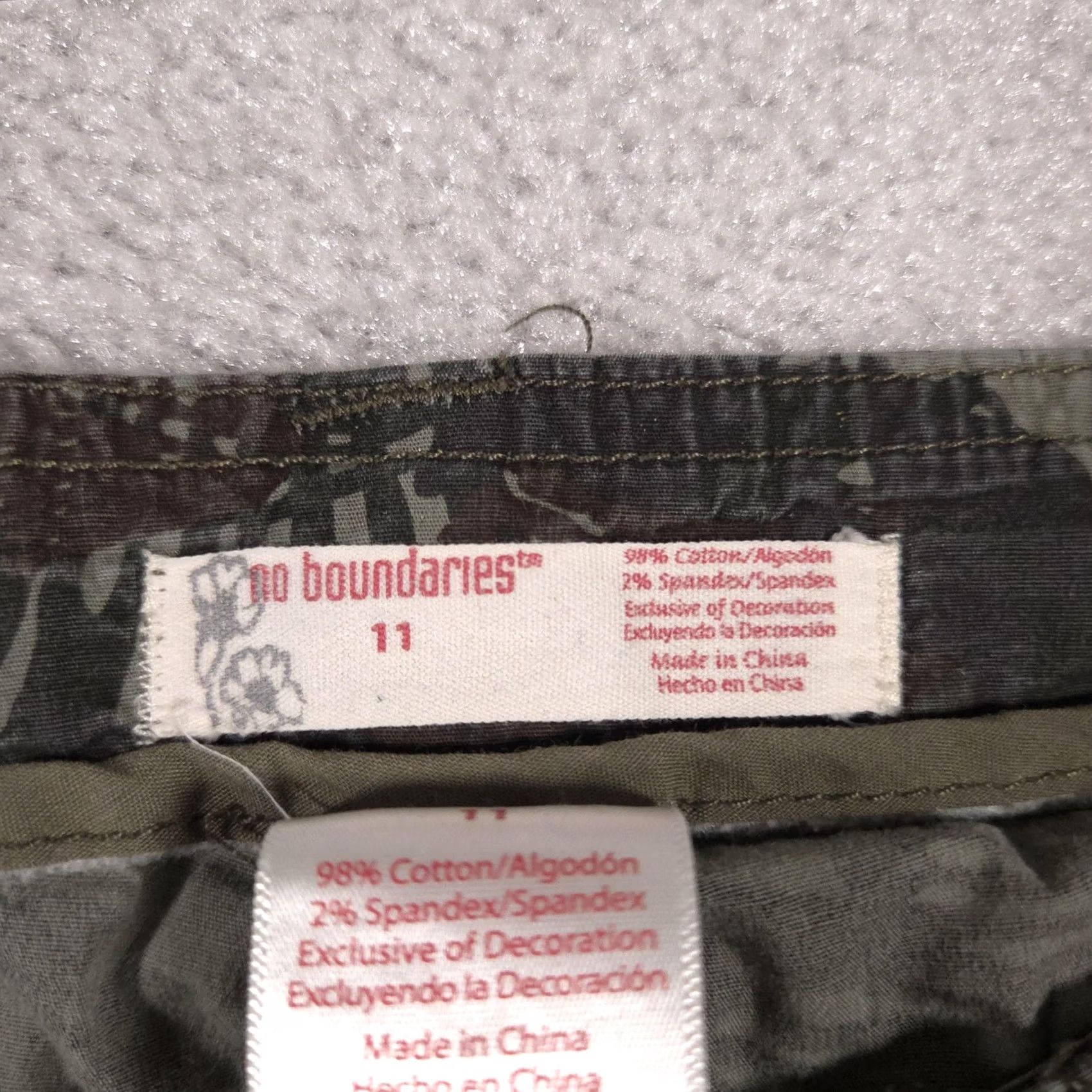 Vintage No Boundaries Cargo Capri Pants Womens 11 Darkest Olive Camo Drawstring Stretch Capris Size 32" / US 10 / IT 46 - 7 Thumbnail