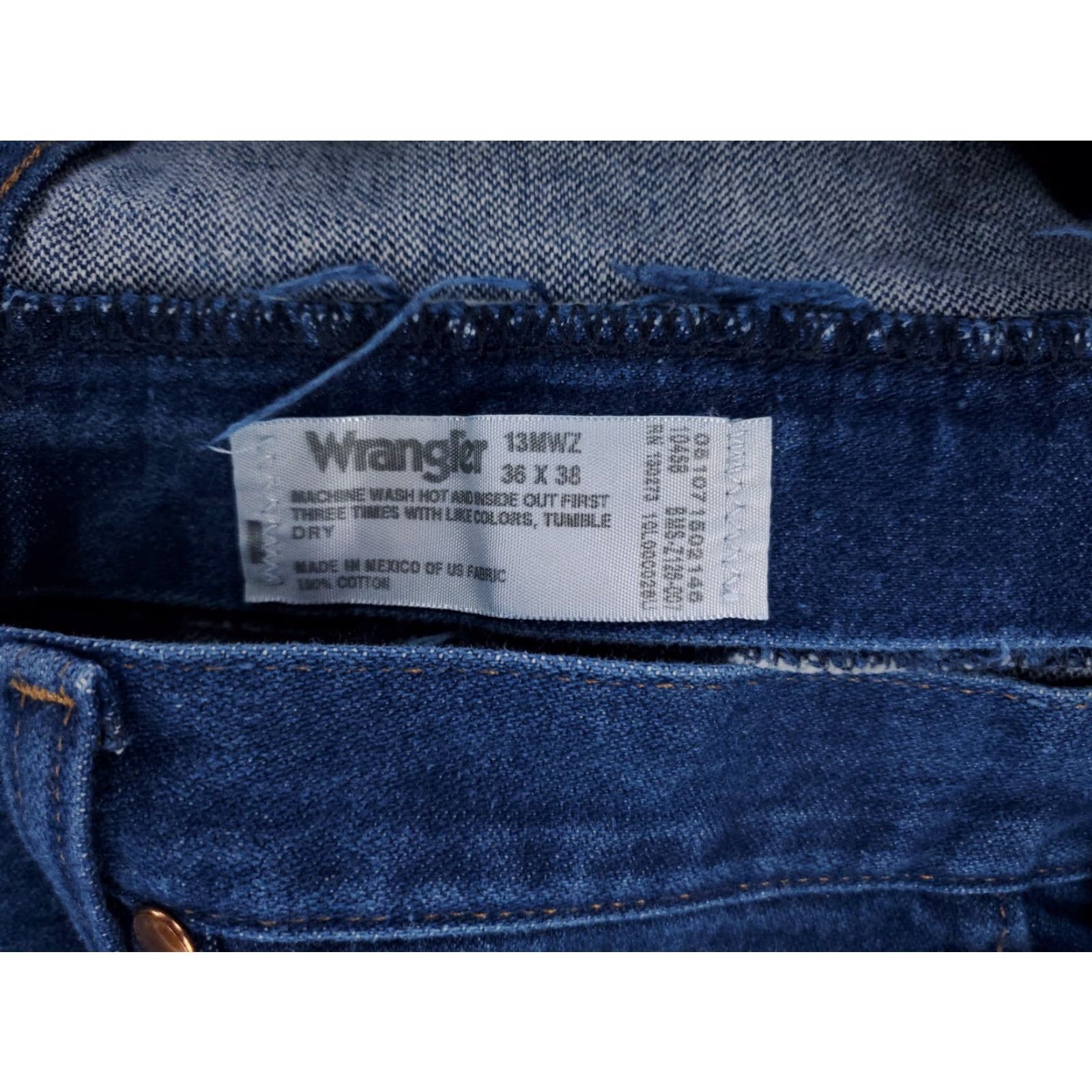 Wrangler VINTAGE Wrangler 13MWZ Jeans Men 35x37 Actual Blue VTG Y2K Straight 37 Inseam Mens Jeans Size US 35 - 3 Thumbnail