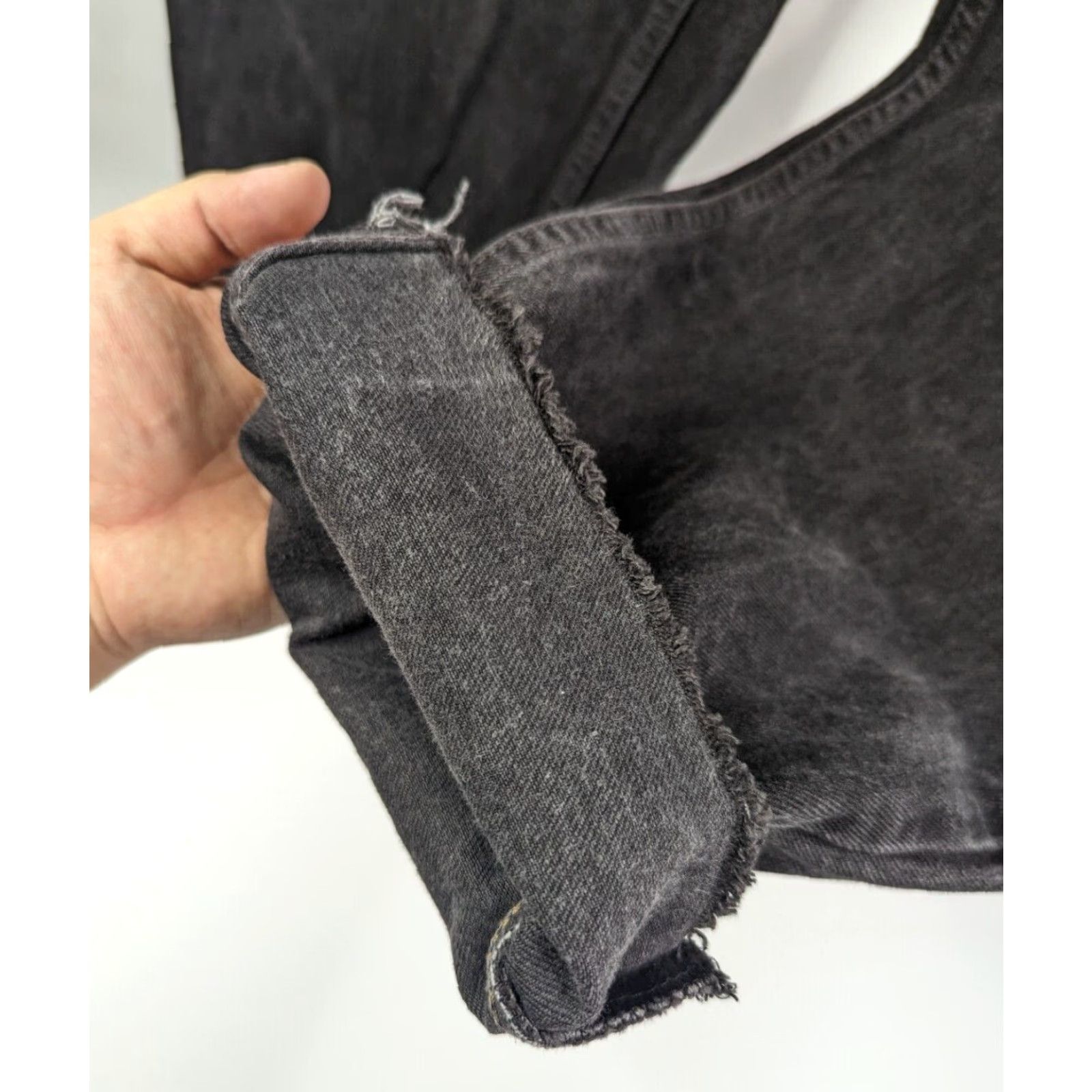 Levi's VINTAGE Levi's 560 Jeans Men's 36x30 Black Distressed 90s Y2K Tapered Relaxed Denim 5-Pocket Logo Jeans Size US 36 / EU 52 - 4 Thumbnail