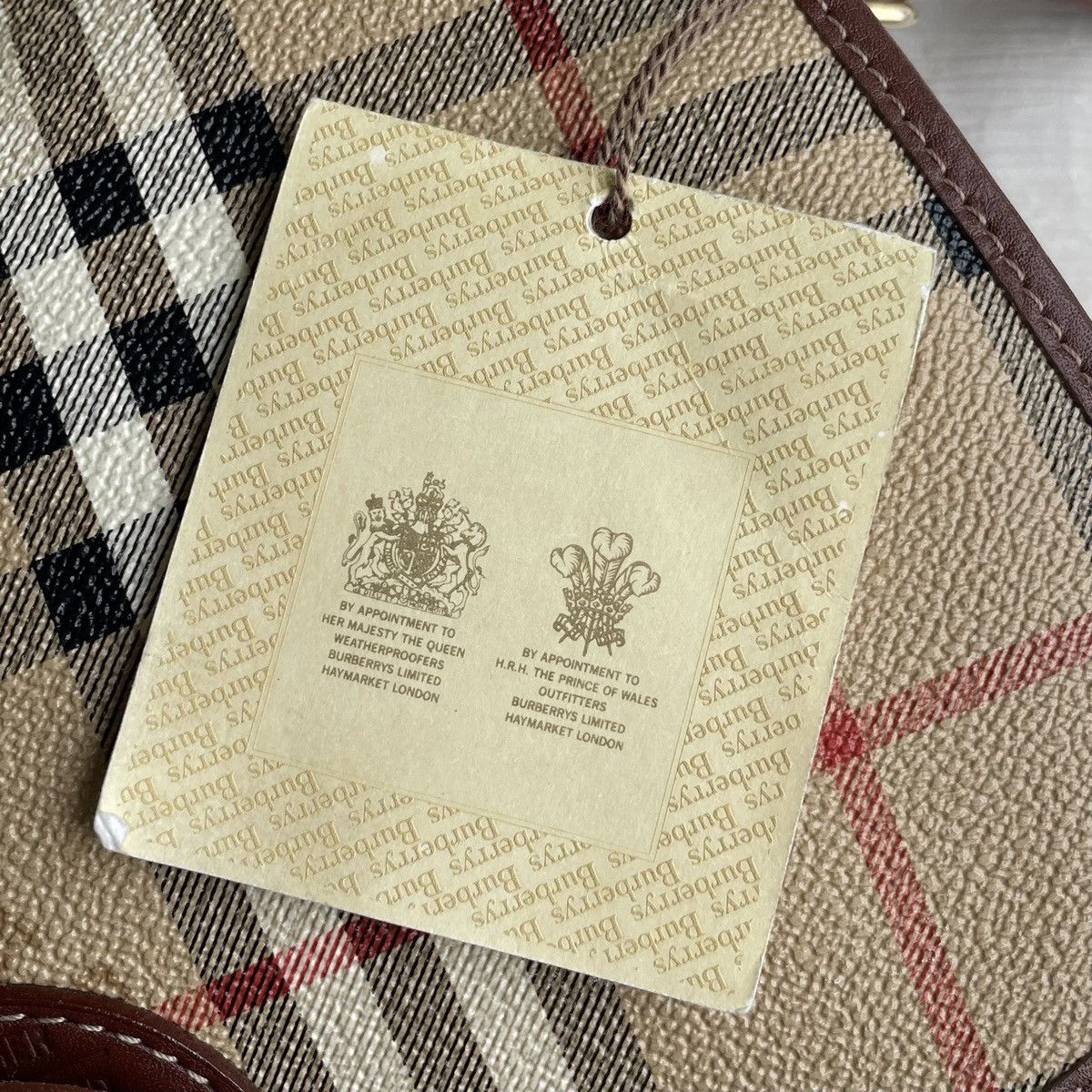 Burberry × Leather × Vintage 🔥 Vintage Burberry Nova Check Hayamarket Crossbody Size ONE SIZE - 16 Thumbnail