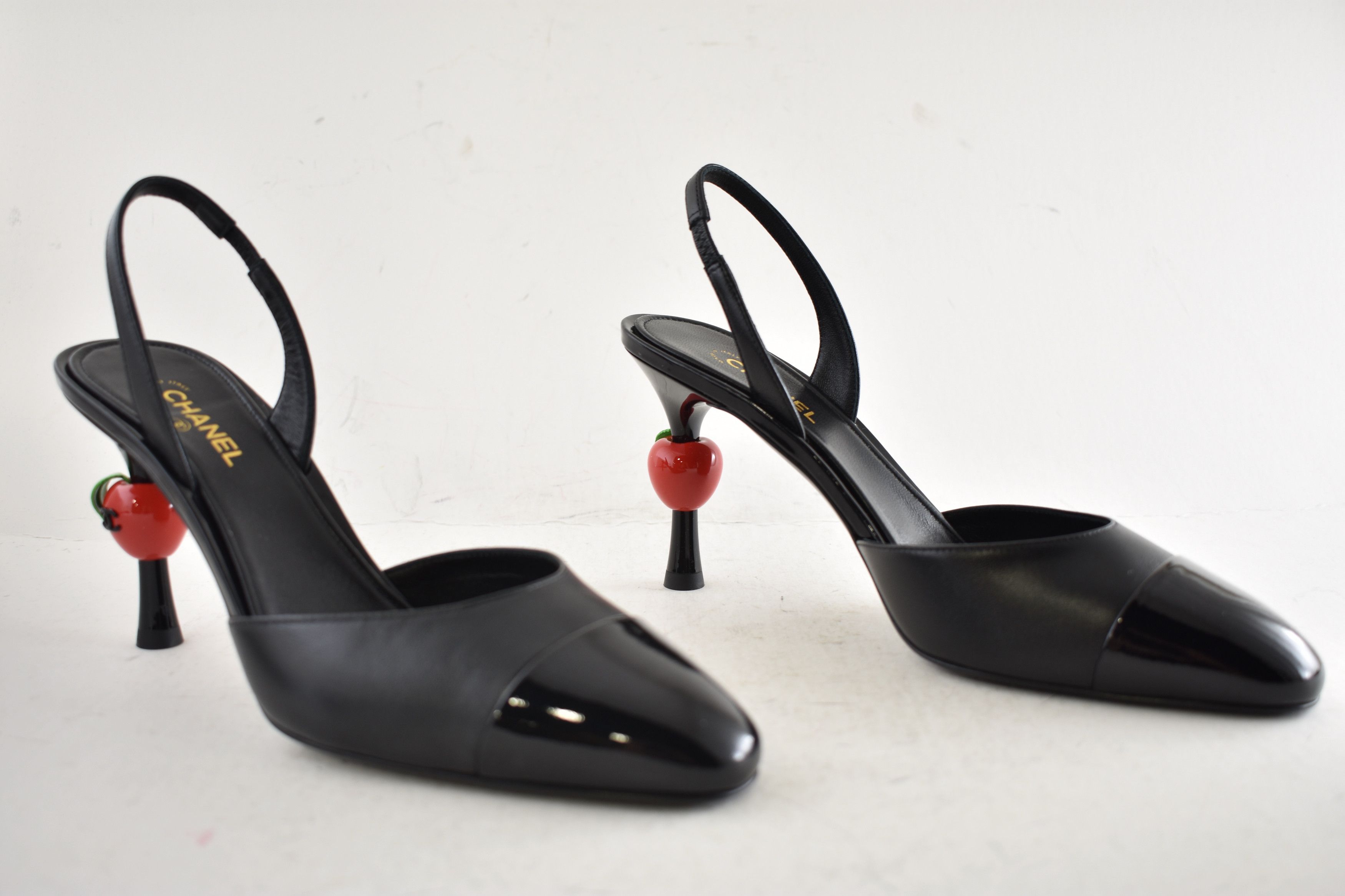 Chanel 26A Blazy Red Apple Sling CC Logo Slingback Heel Pump 39 Size US 9 / IT 39 - 3 Thumbnail