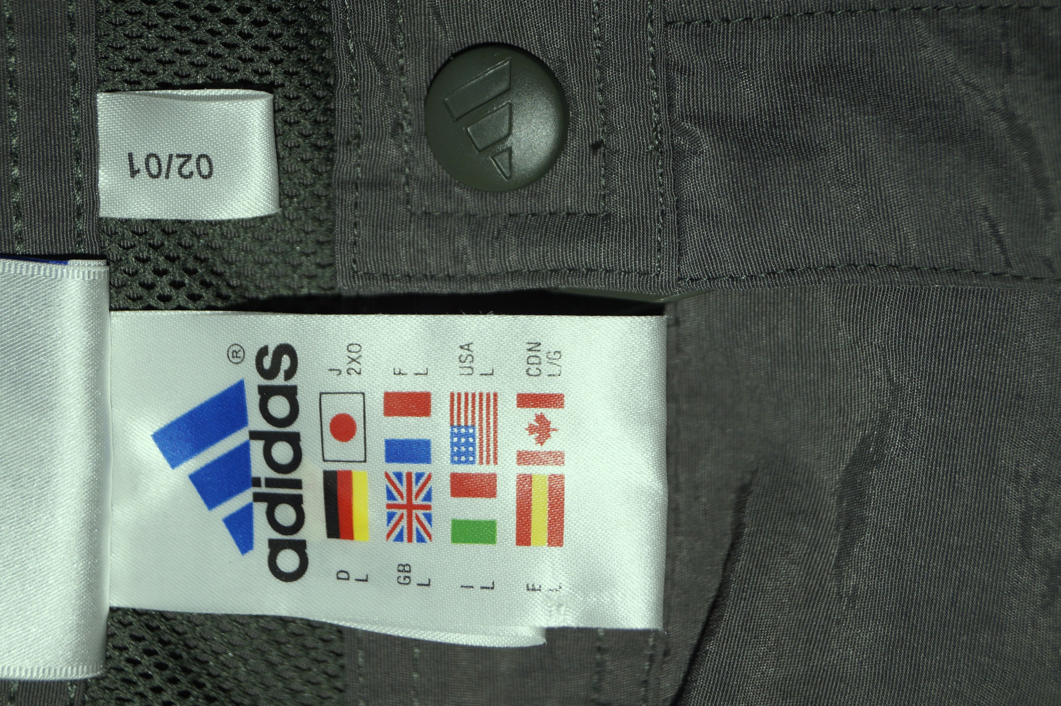 Adidas Rare x Adidas x Vintage x 2000 x Cargo Shorts x L size Size US 34 / EU 50 - 15 Thumbnail