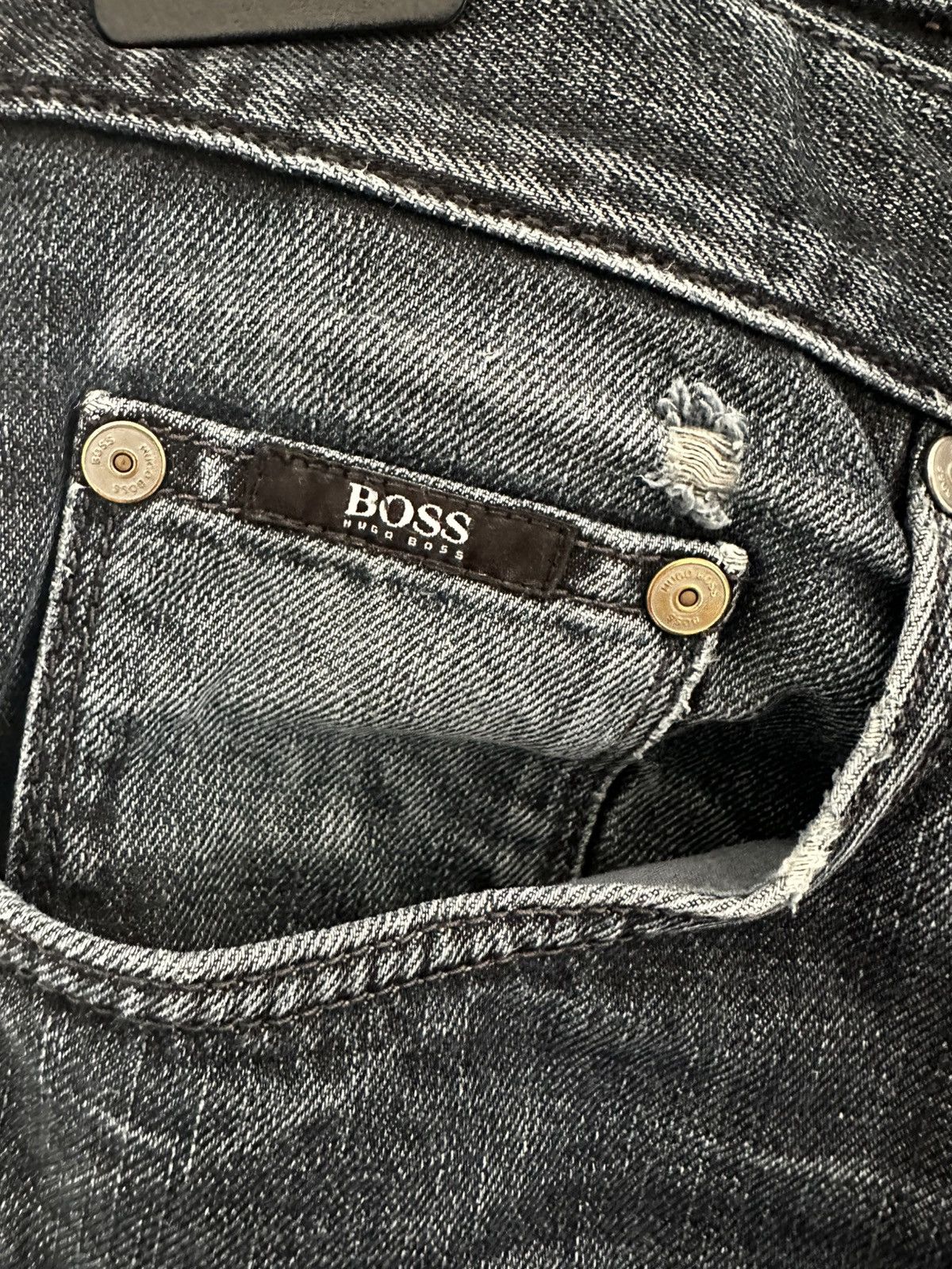 Hugo Boss Hugo Boss straight fit jeans in dark wash denim Size US 34 / EU 50 - 6 Thumbnail