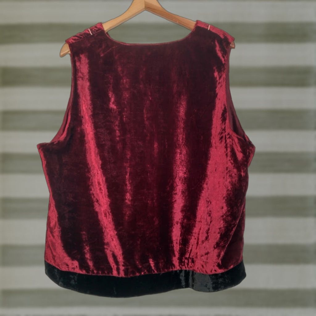 VINTAGE White Stag Velour Vest Womens 14W/16W Maroon Embroidered Floral Velour Vest