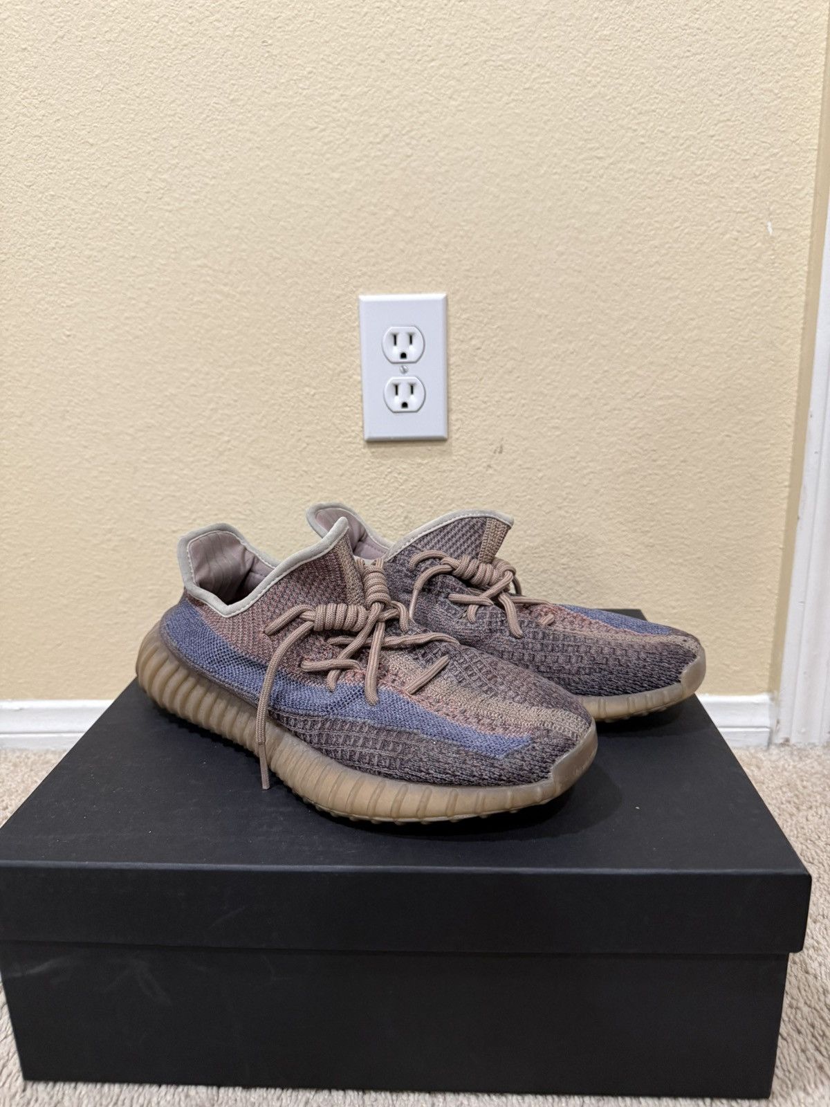 Yeezy Adidas Yeezy Boost 350 V2 Fade Size US 9.5 / EU 42-43 - 1 Thumbnail