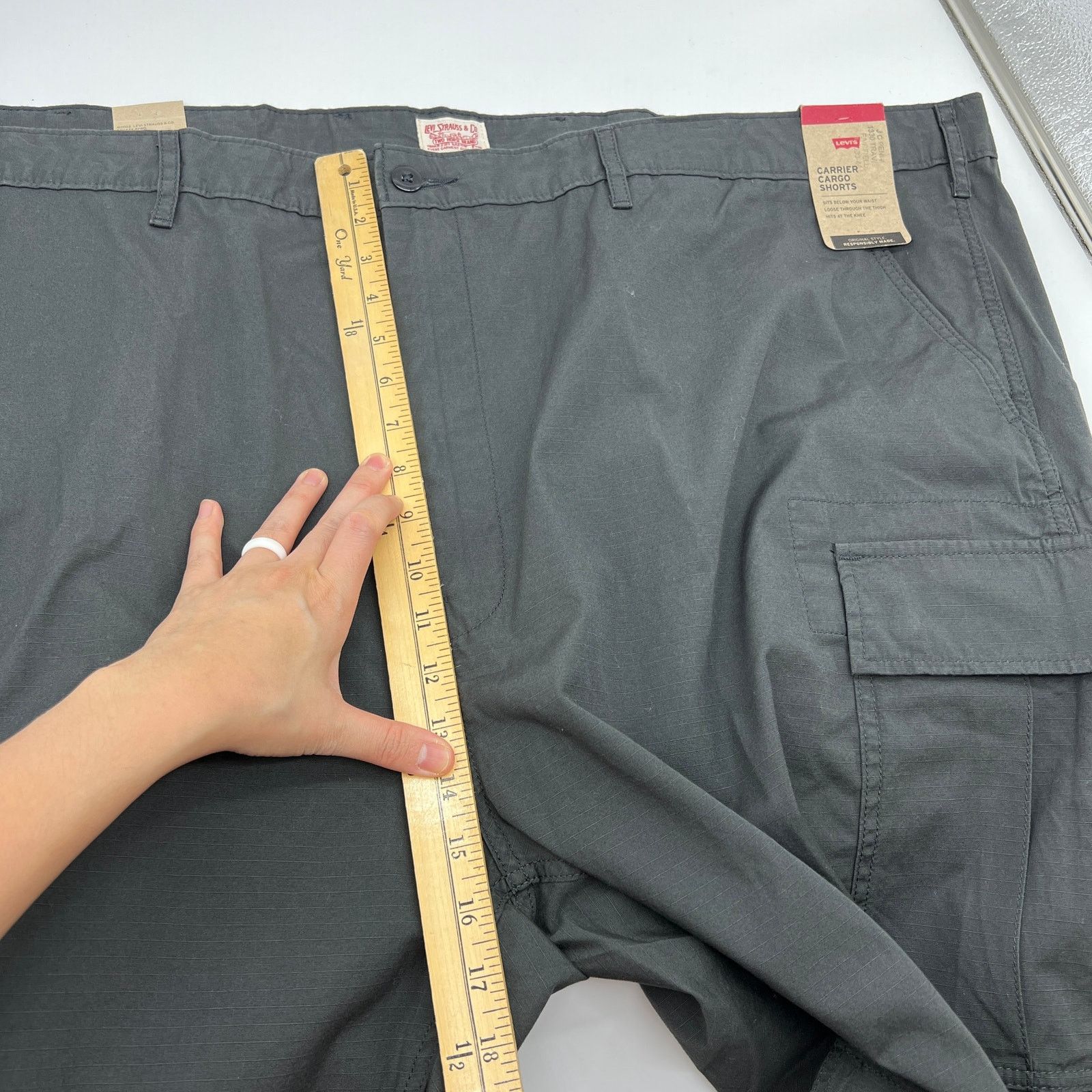 Levi's Levi's Men's Carrier Cargo Shorts Black Color Size 52 Size US 36 / EU 52 - 4 Thumbnail