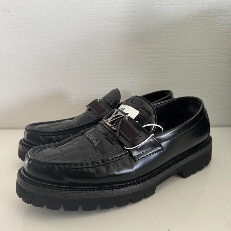 Louis Vuitton Louis Vuitton Black Leather Loafers for Men 0079 Size US 9.5 / EU 42-43 - 1 Thumbnail