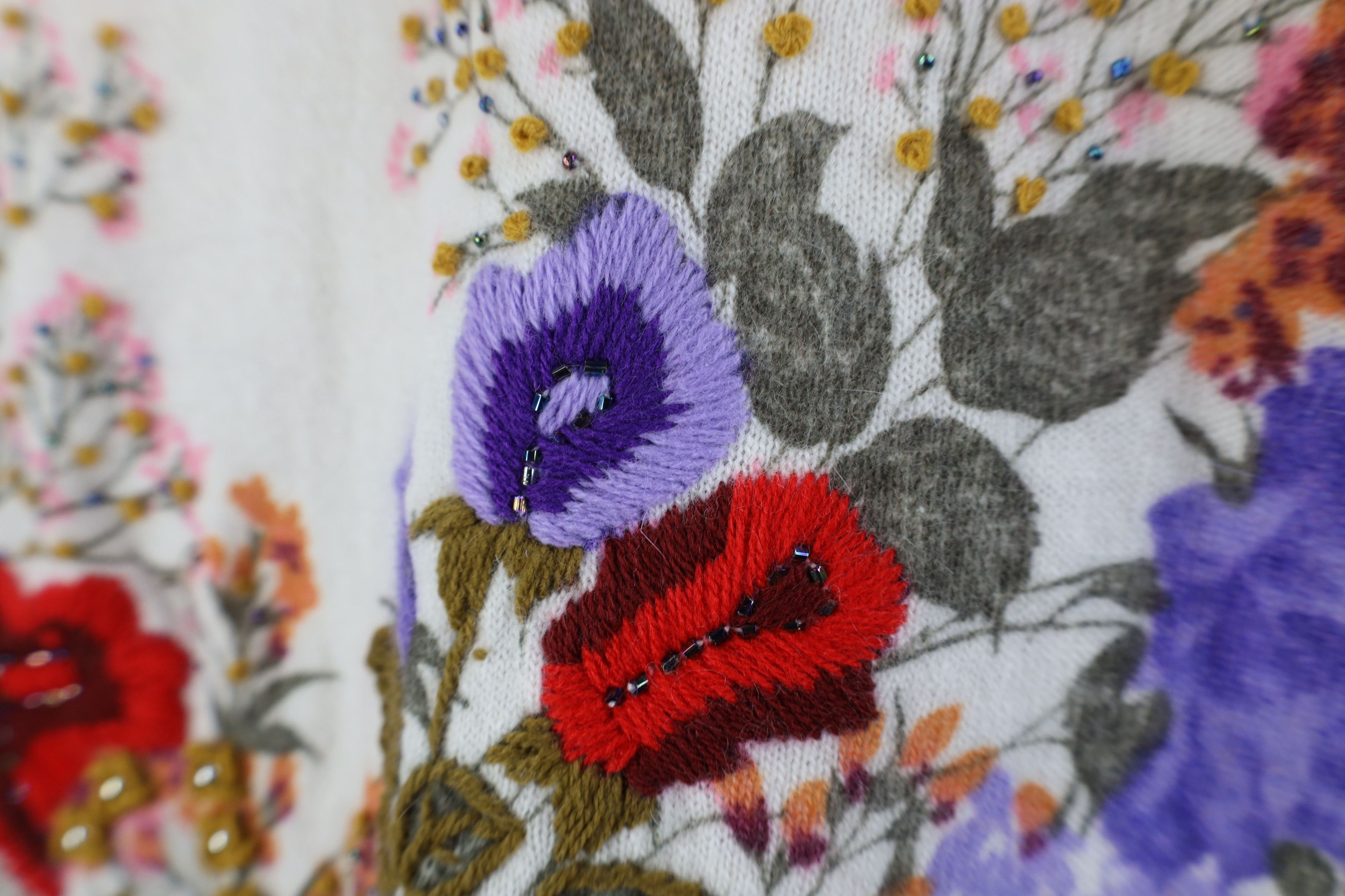 Vintage Deadstock Vintage 90s Lambswol Embroidered Flower Sweater Size M / US 6-8 / IT 42-44 - 13 Thumbnail