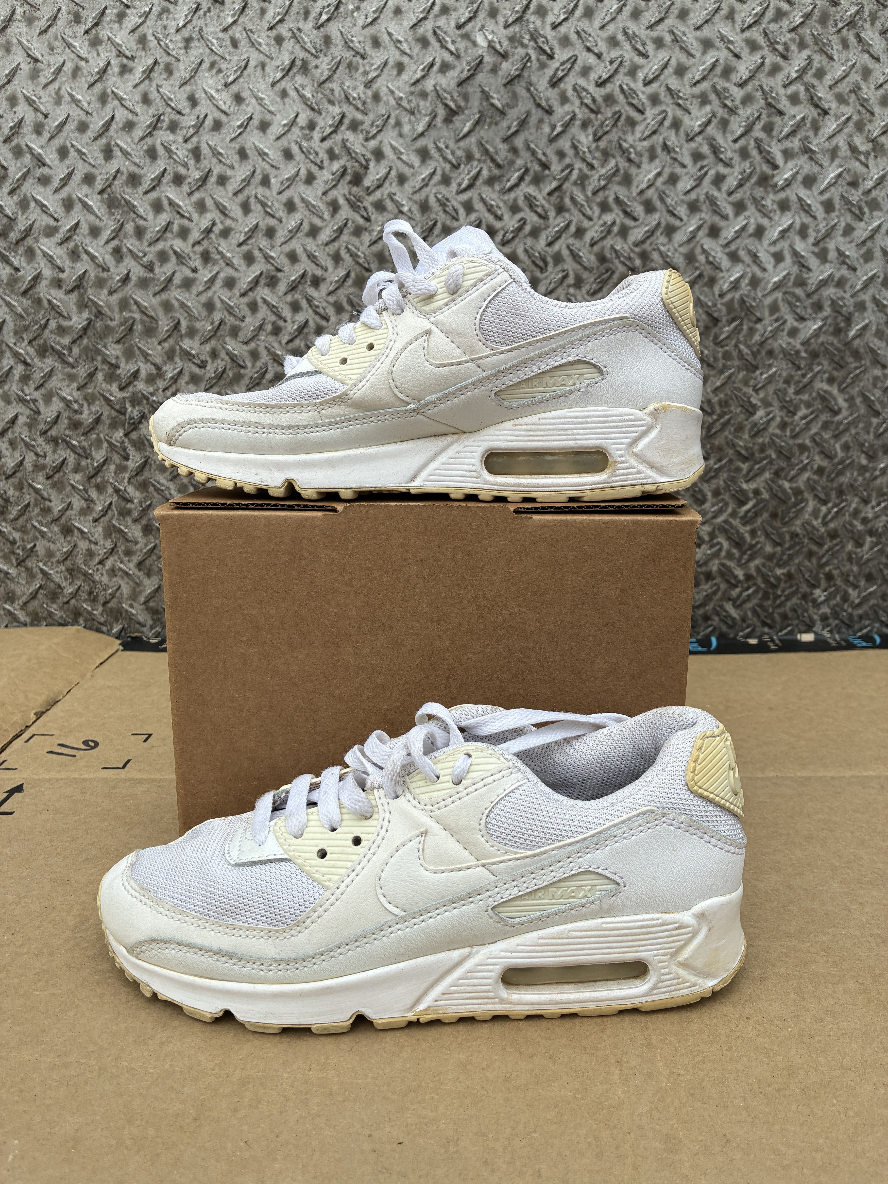 Nike Nike Womens Air Max 90 'Triple White' (CQ2560-100), Size: 9 Size US 9 / IT 39 - 2 Thumbnail