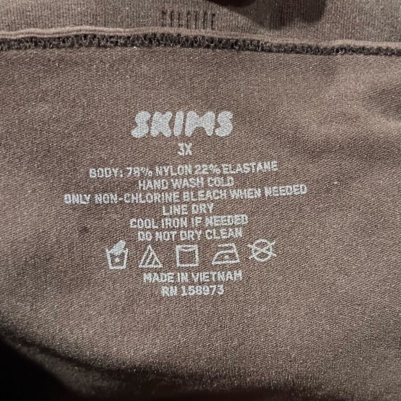 SKIMS NWT Skims Everyday Sculpt Mid Waist Capri Shapewear Bottom3X Size 42" / US 20 - 2 Thumbnail