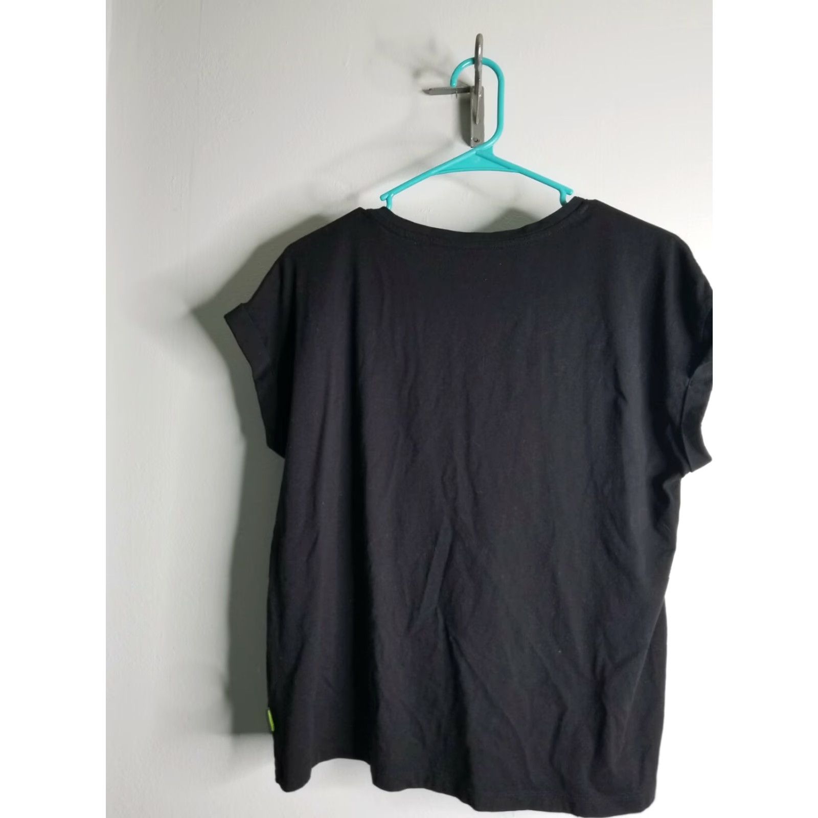 Uniqlo Uniqlo UT Womens S Keith Harding Graphic T Shirt Heart Distressed Size S / US 4 / IT 40 - 4 Thumbnail