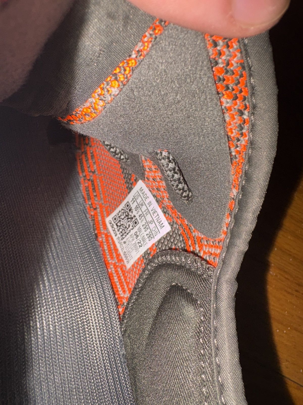 Adidas Adidas Yeezy Boost 350 v2 Carbon Beluga Size US 11 / EU 44 - 5 Thumbnail