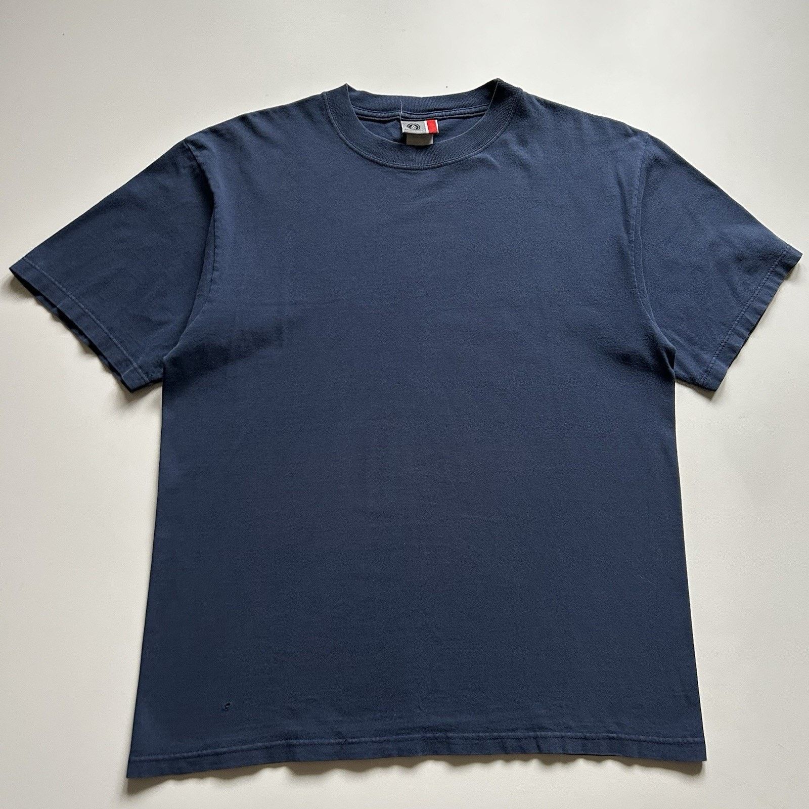 Vintage Vintage Sun Faded Navy Blue Blank Shirt Medium Y2K Cotton Size US M / EU 48-50 / 2 - 1 Thumbnail