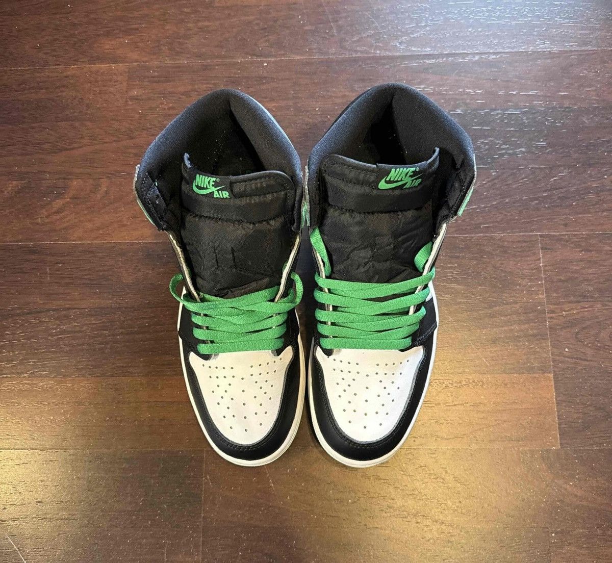 Jordan Brand Jordan Air Jordan 1 Retro High OG Lucky Green Size US 9.5 / EU 42-43 - 3 Thumbnail