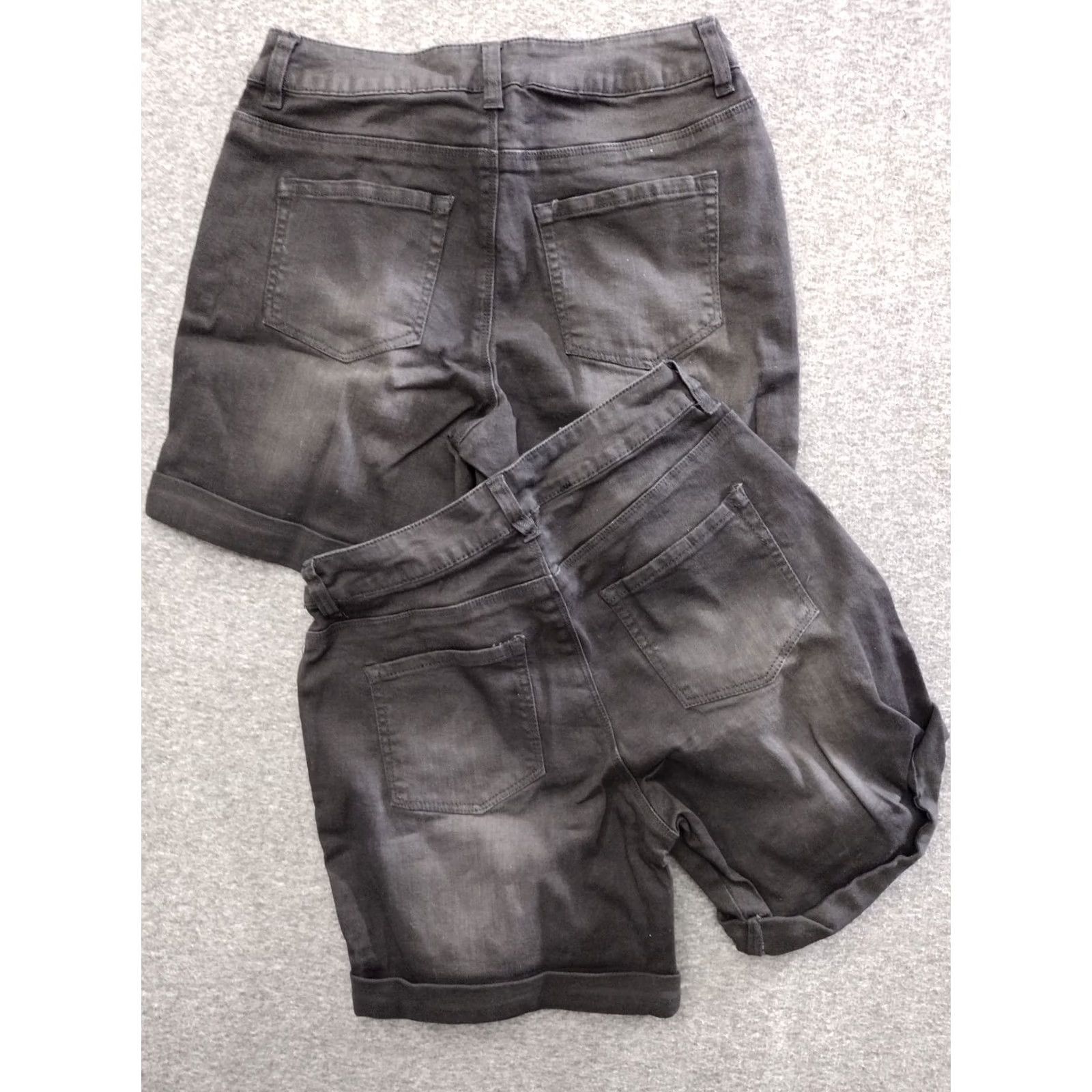 Vintage Women's 2-Pack Mid Rise Cotton Blend Jeans Shorts Bermuda Dark Black Denim Stretch Pockets Zip 2 Bermuda City College Casual Womens Size 26" / US 2 / IT 38 - 2 Thumbnail