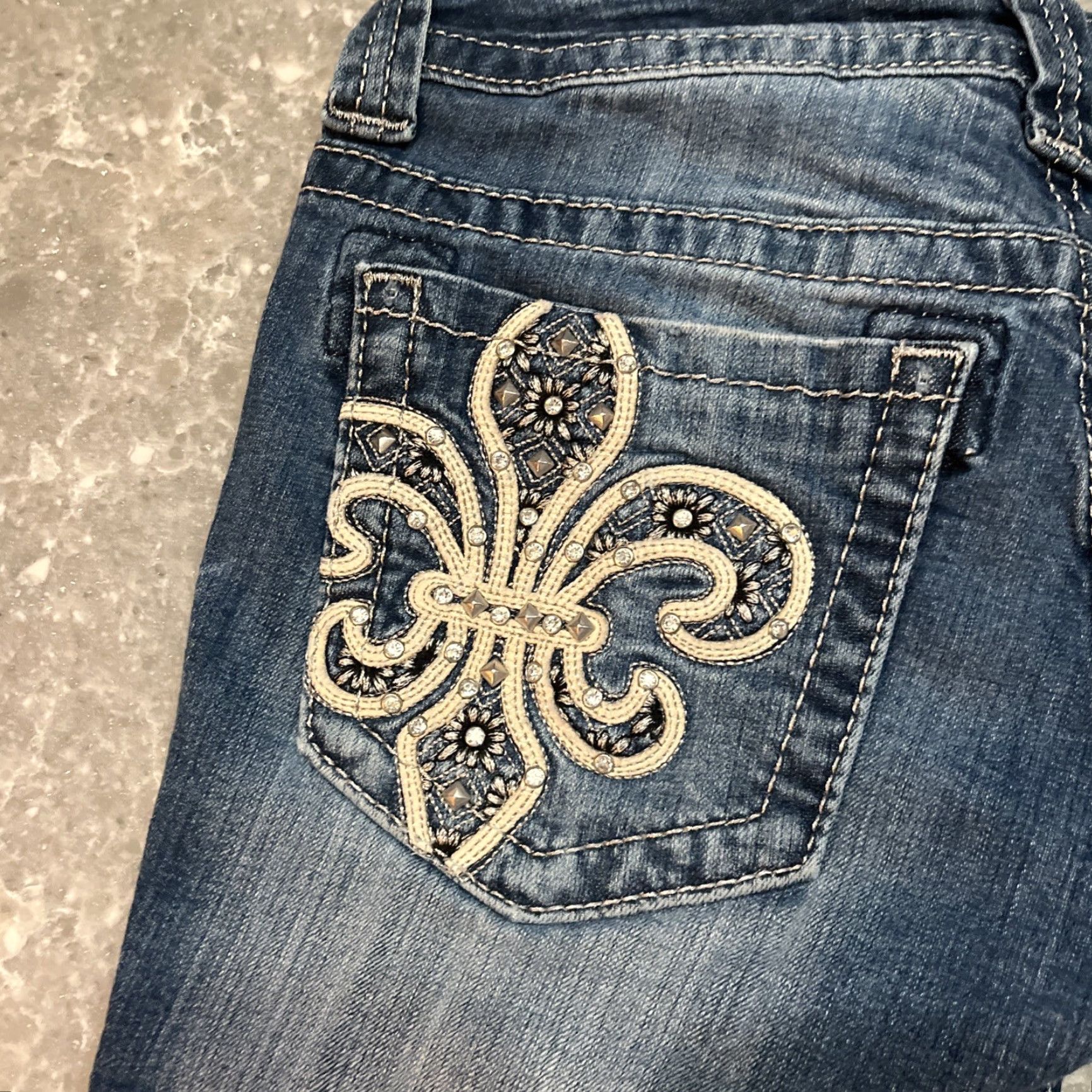 Miss Me Miss Me Cut Off Shorts Women's 27 Blue Denim Embellished Fluer De Lis Size 27" / US 4 / IT 40 - 7 Thumbnail