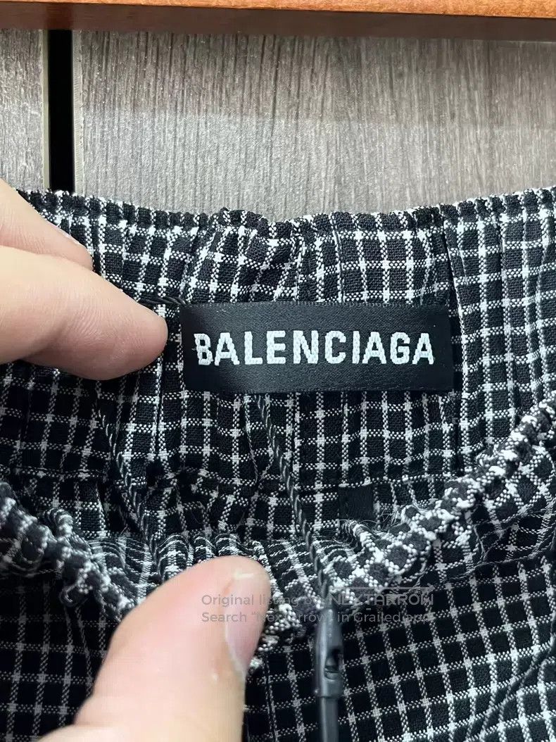 Balenciaga Balenciaga Back Pocket Embroidered Wool Casual Shorts Size US 28 / EU 44 - 5 Thumbnail