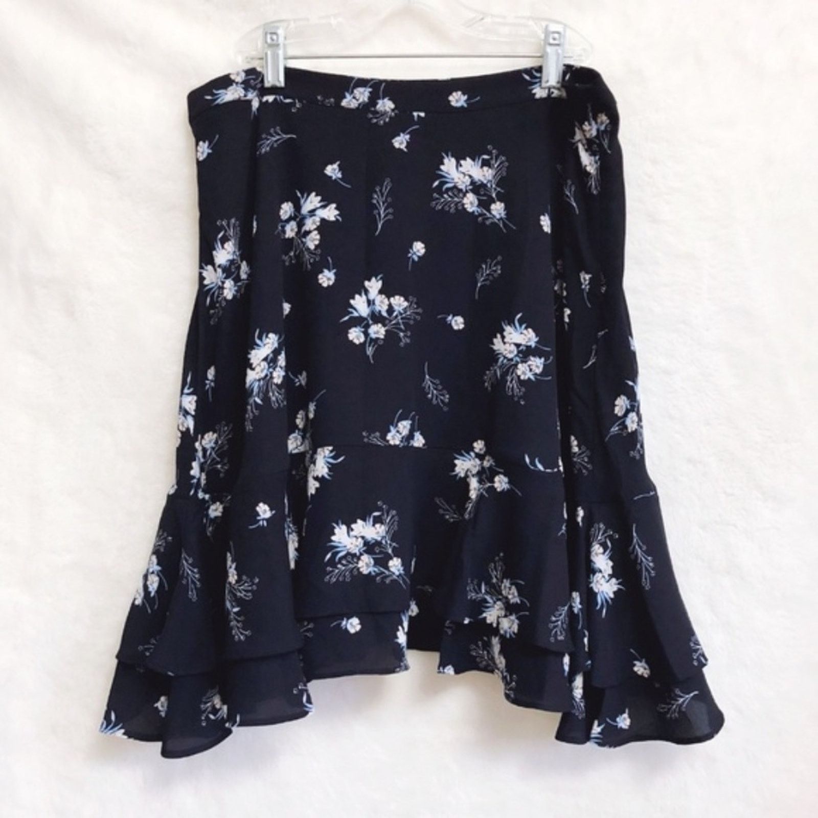 Loft LOFT Blue & White Wildflower Flounce Skirt Size 30" / US 8 / IT 44 - 1 Thumbnail