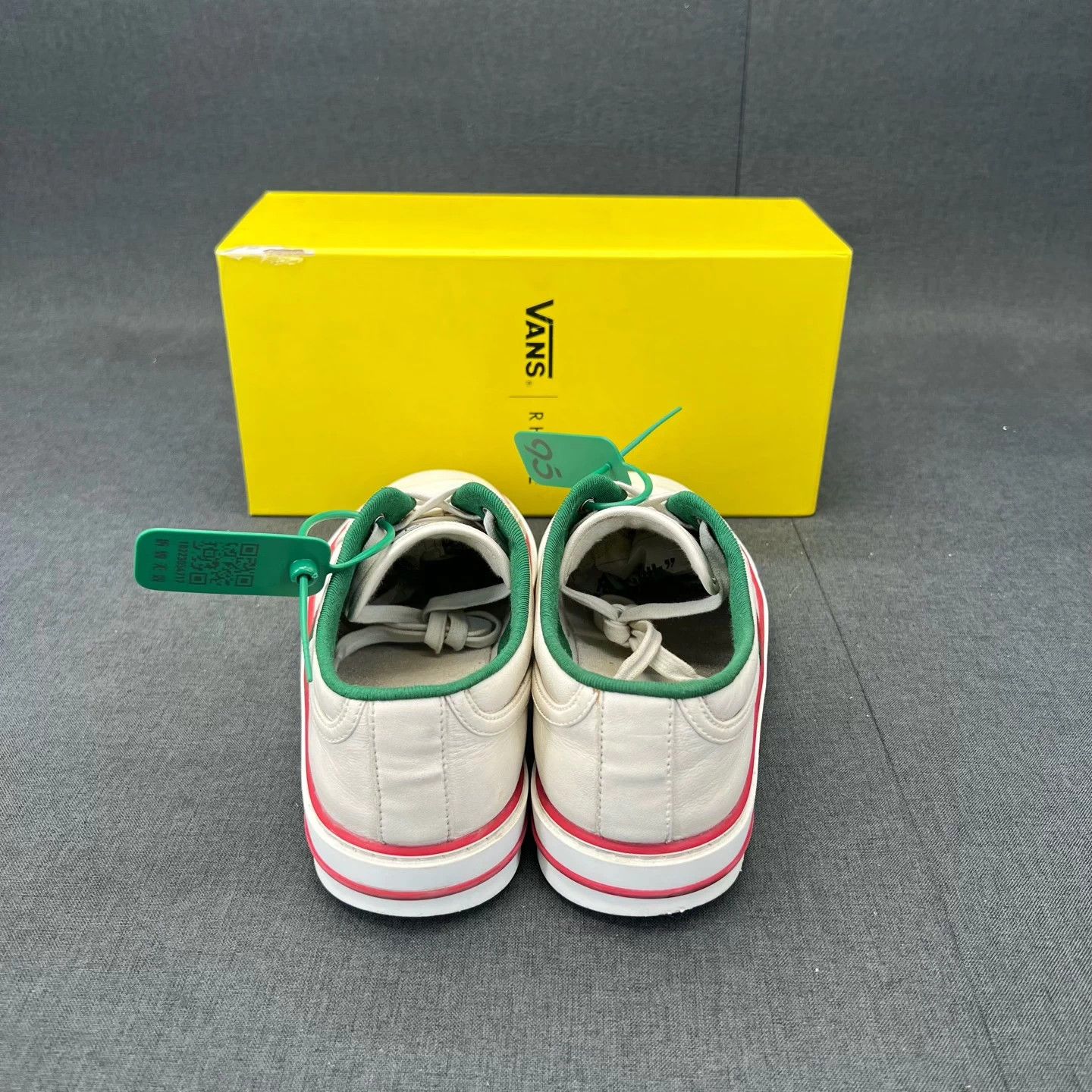 Gucci Gucci 1977 White 7 Mint Size US 7 / EU 40 - 7 Thumbnail